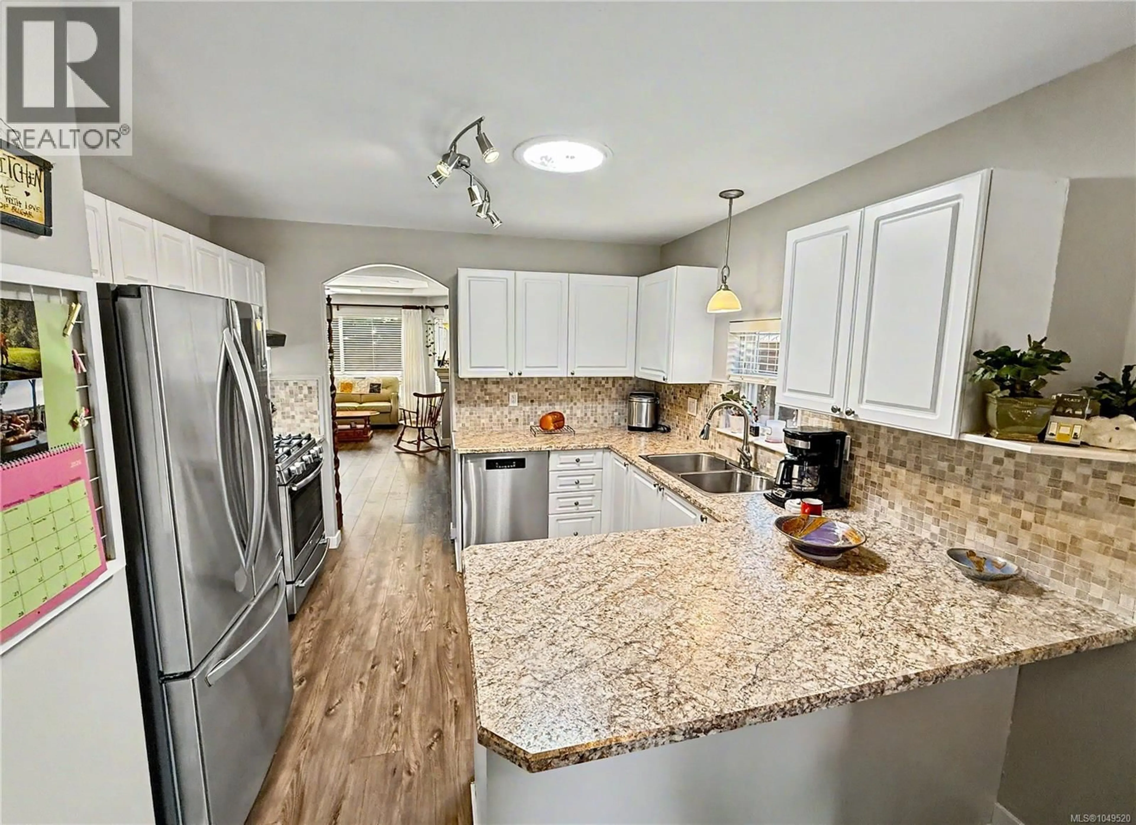 Open concept kitchen, ceramic/tile floor for 586 HAMPSTEAD STREET, Parksville British Columbia V9P2T7