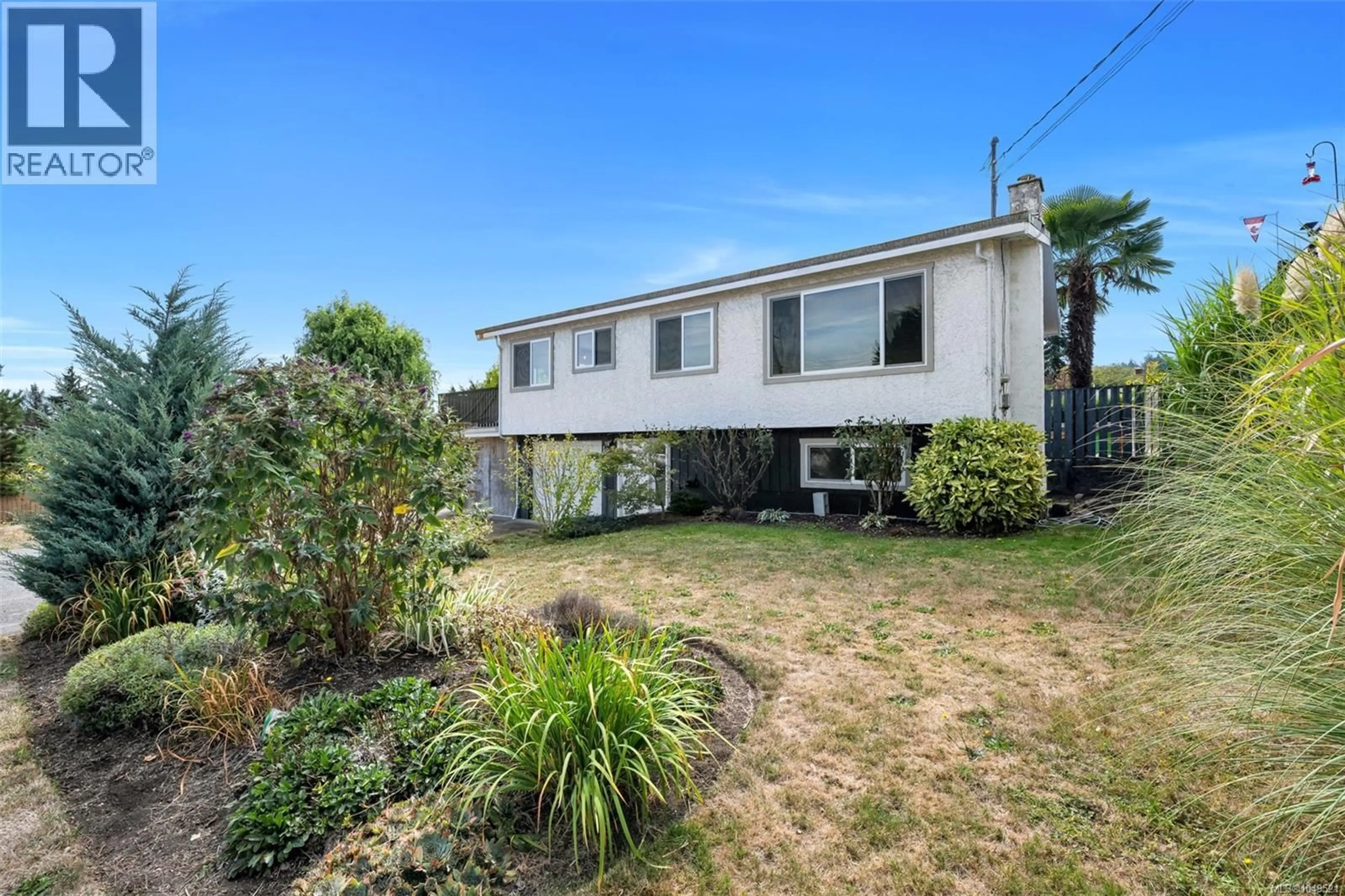 A pic from outside/outdoor area/front of a property/back of a property/a pic from drone, street for 1582 ROBERT STREET, Crofton British Columbia V0R1R0