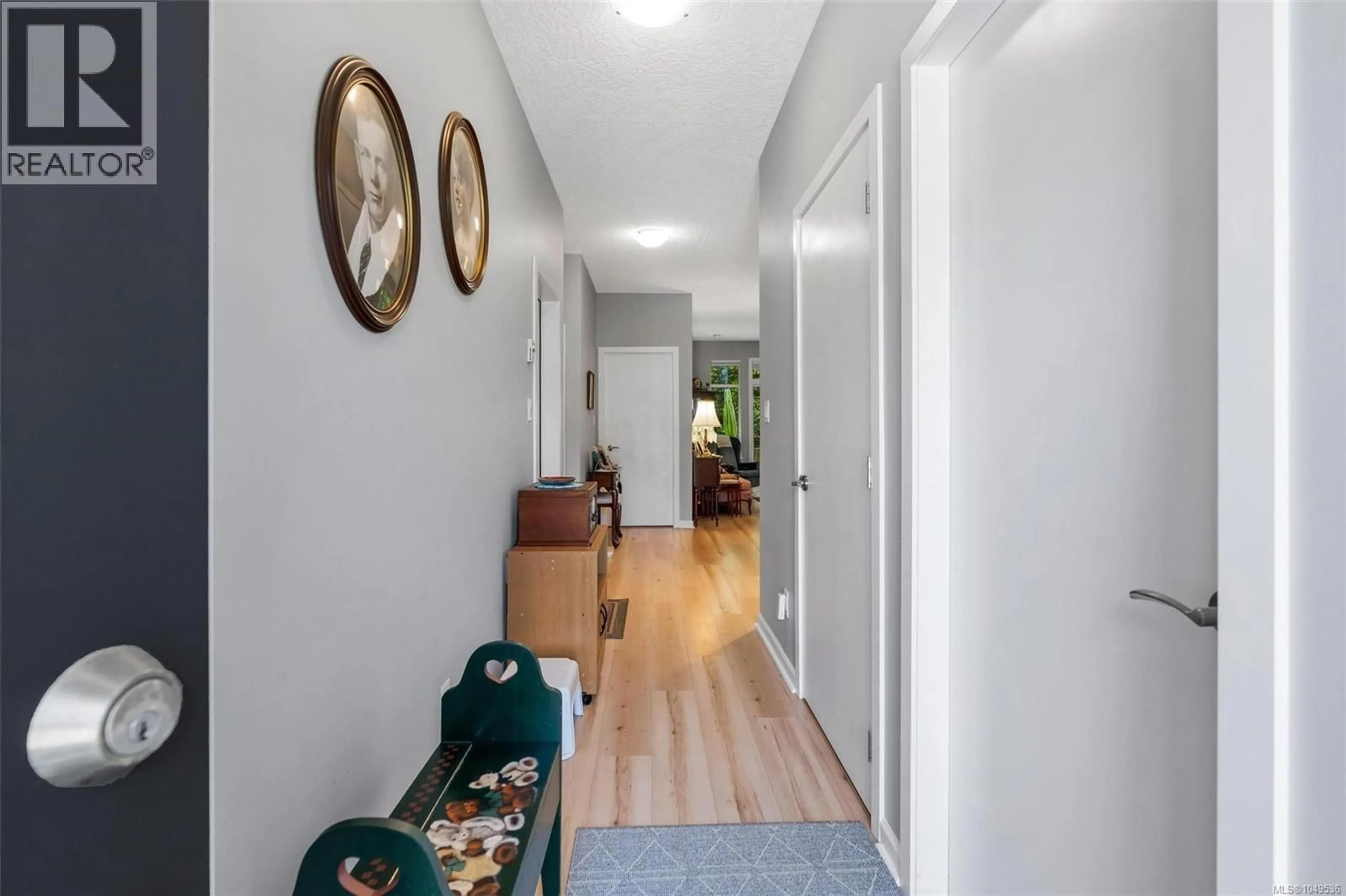 Indoor entryway for 2410 FERN WAY, Sooke British Columbia V9Z0Y4