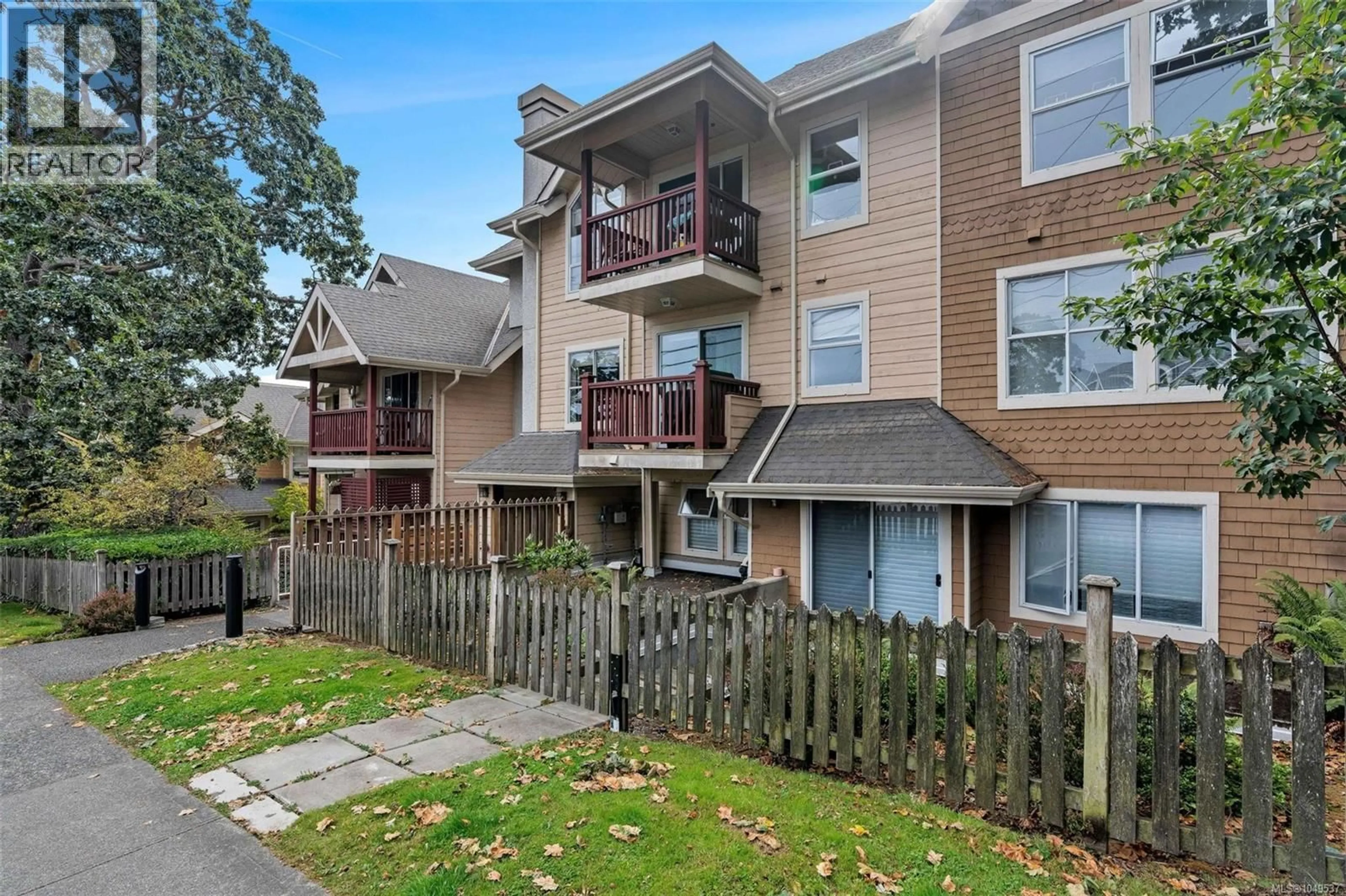 Unknown for 305 - 1593 BEGBIE STREET, Victoria British Columbia V8R1K9