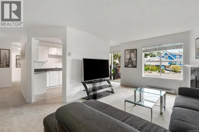 305 - 1593 BEGBIE STREET, Victoria 4
