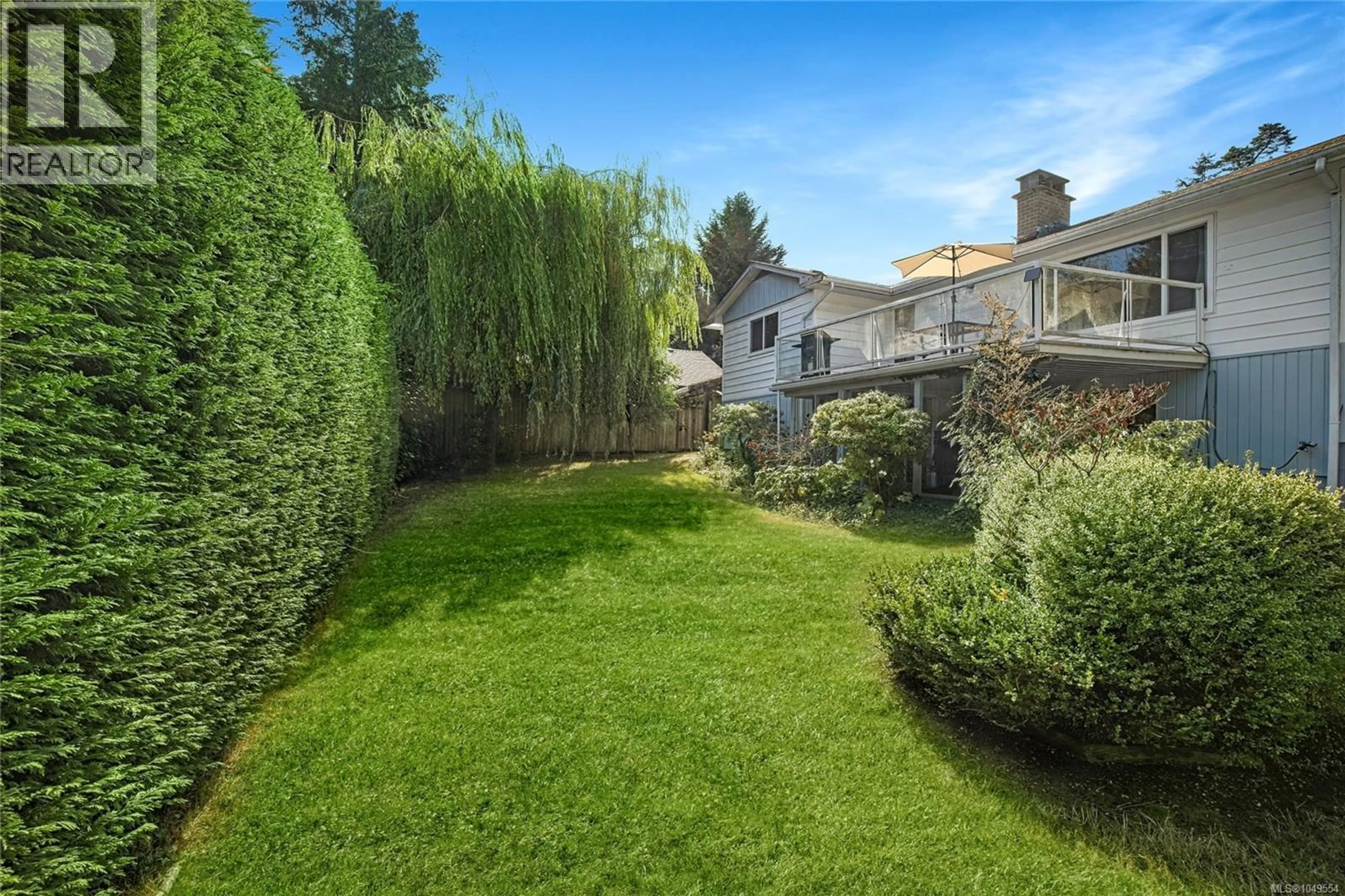 A pic from outside/outdoor area/front of a property/back of a property/a pic from drone, street for 155 SEAVIEW AVENUE, Salt Spring British Columbia V8K1S4