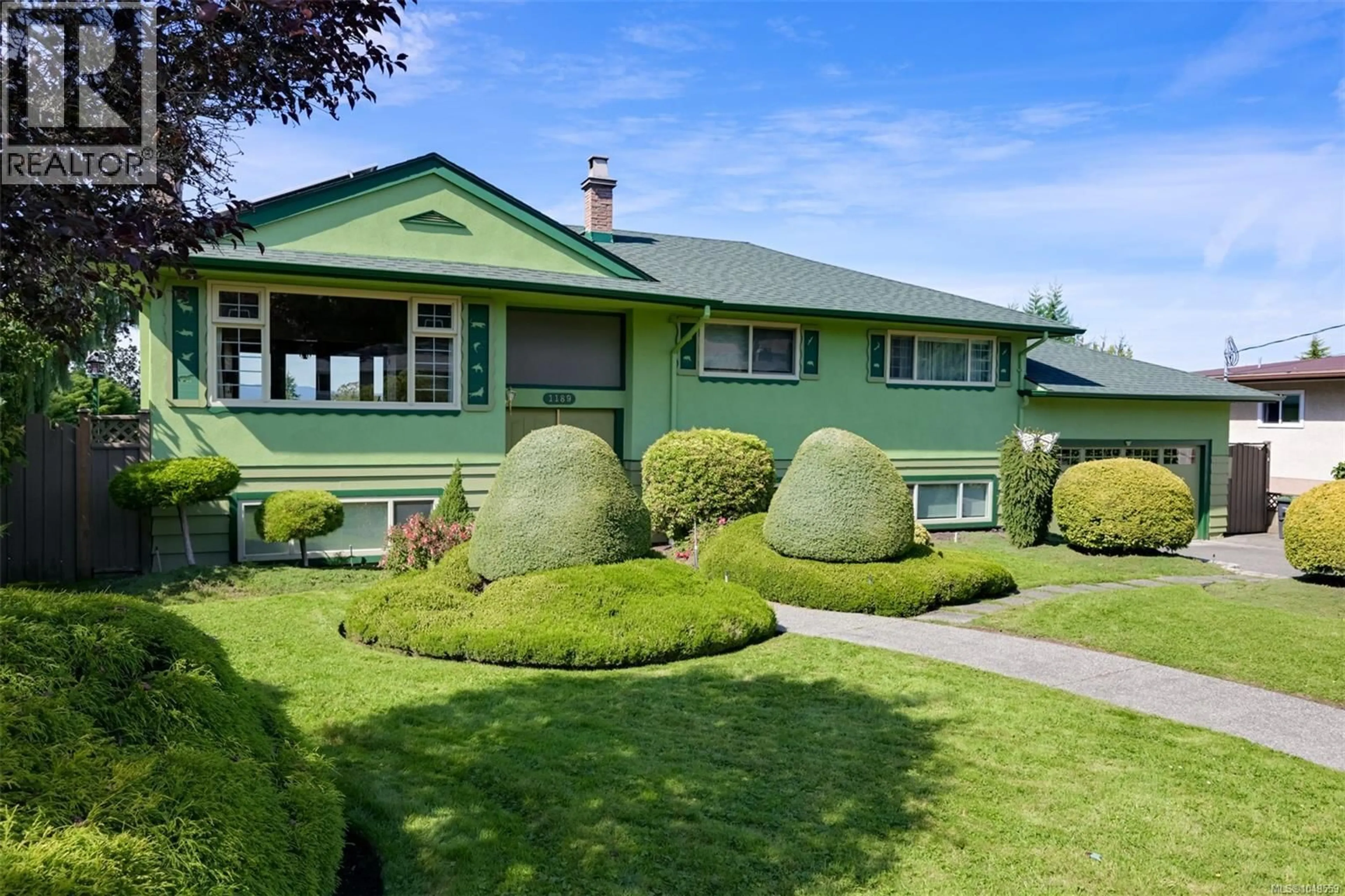 A pic from outside/outdoor area/front of a property/back of a property/a pic from drone, street for 1189 HIGHROCK PLACE, Esquimalt British Columbia V9A4W1