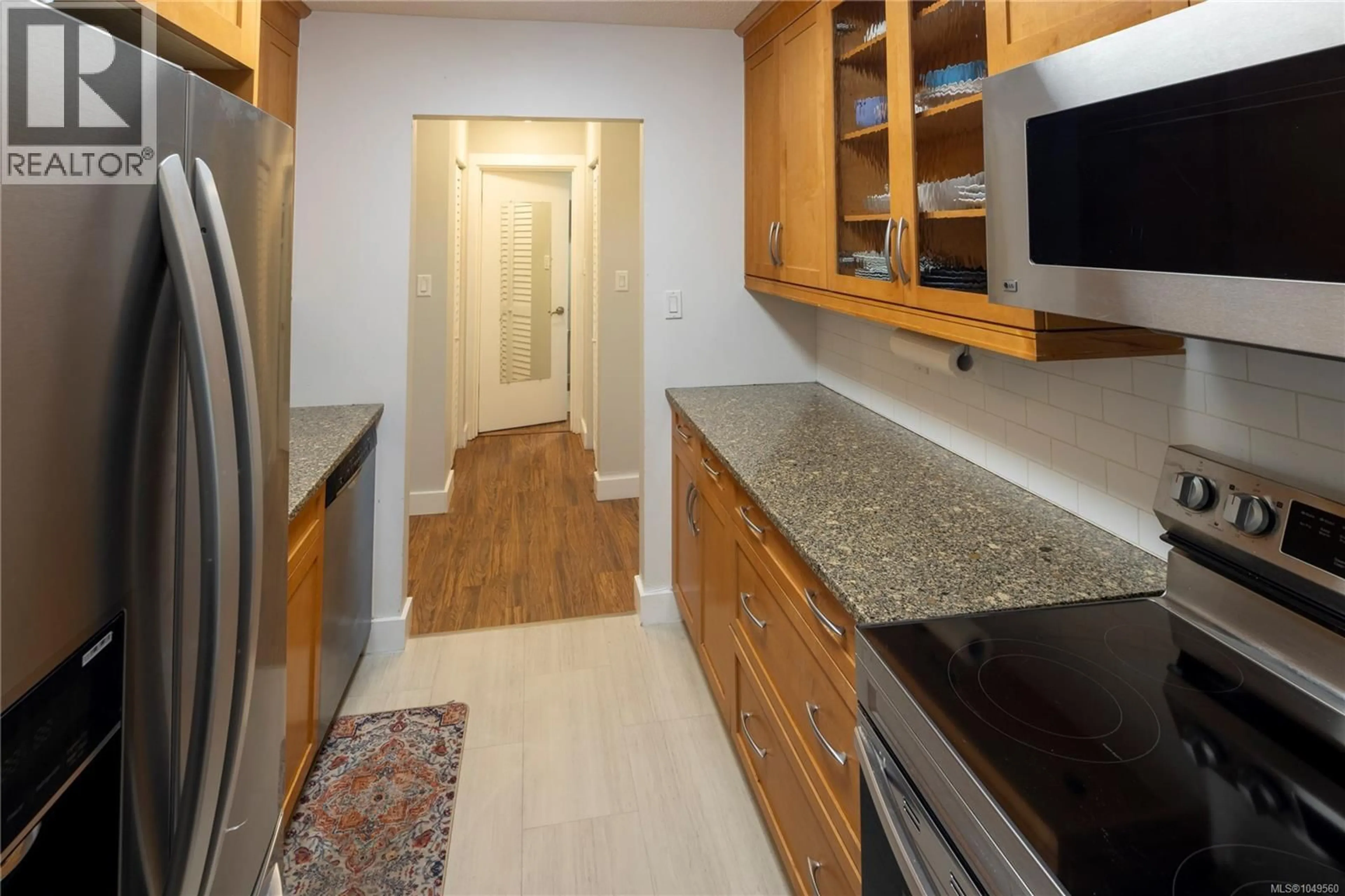 Standard kitchen, unknown for 402 - 1157 FAIRFIELD ROAD, Victoria British Columbia V8V3A9