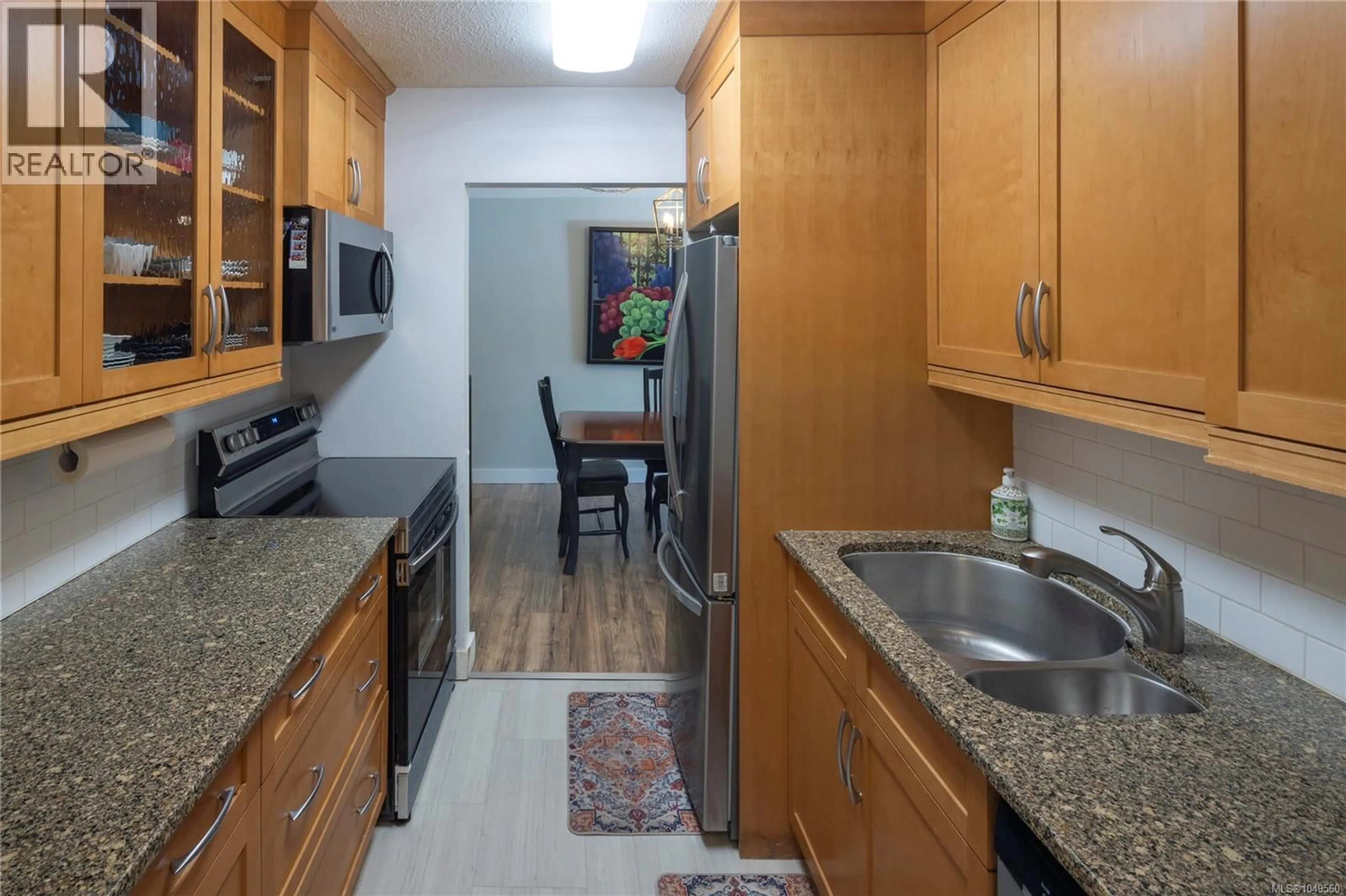 Standard kitchen, unknown for 402 - 1157 FAIRFIELD ROAD, Victoria British Columbia V8V3A9