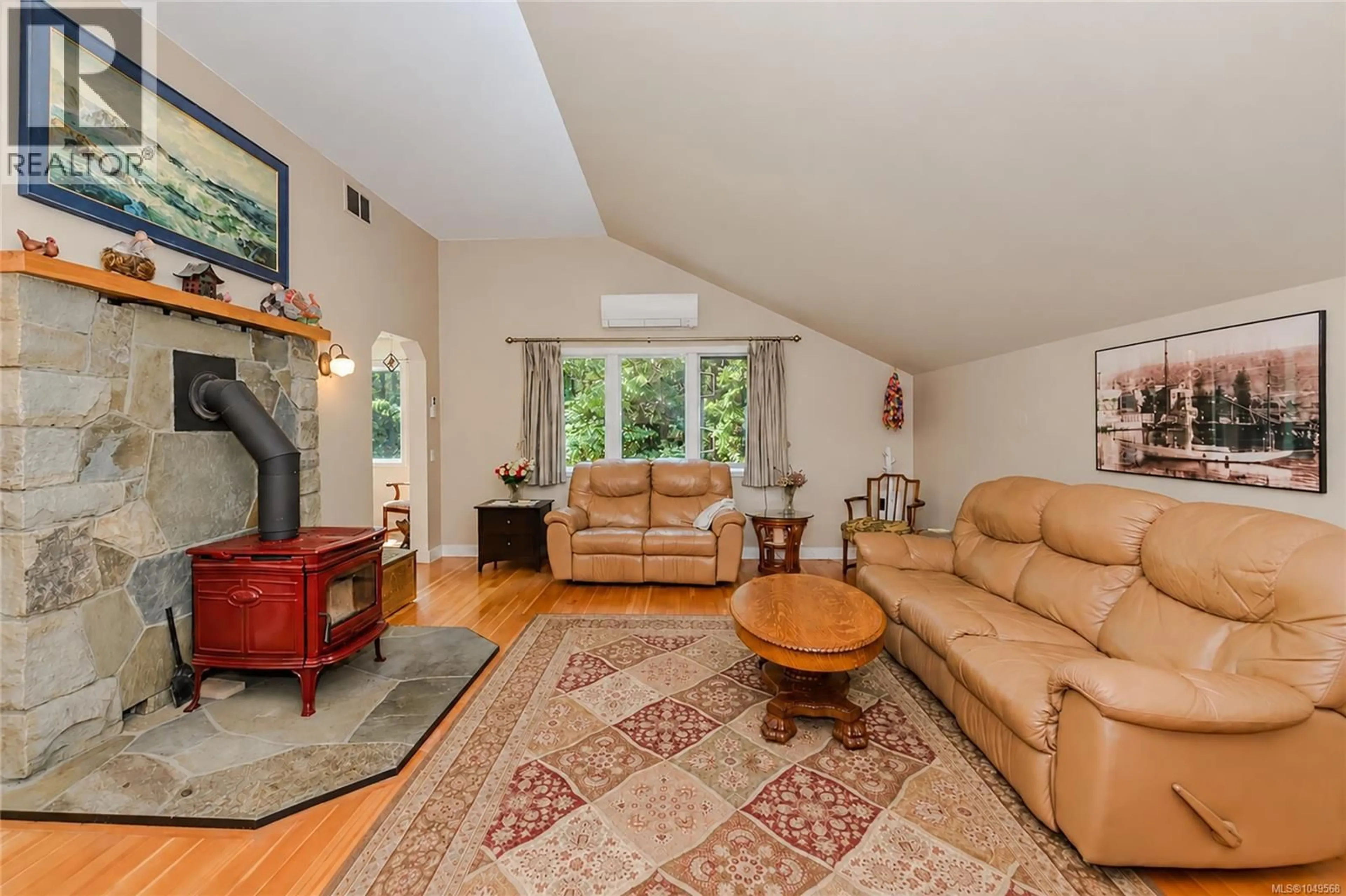 Living room with furniture, unknown for 154 HIGH HILL ROAD, Salt Spring British Columbia V8K2N6