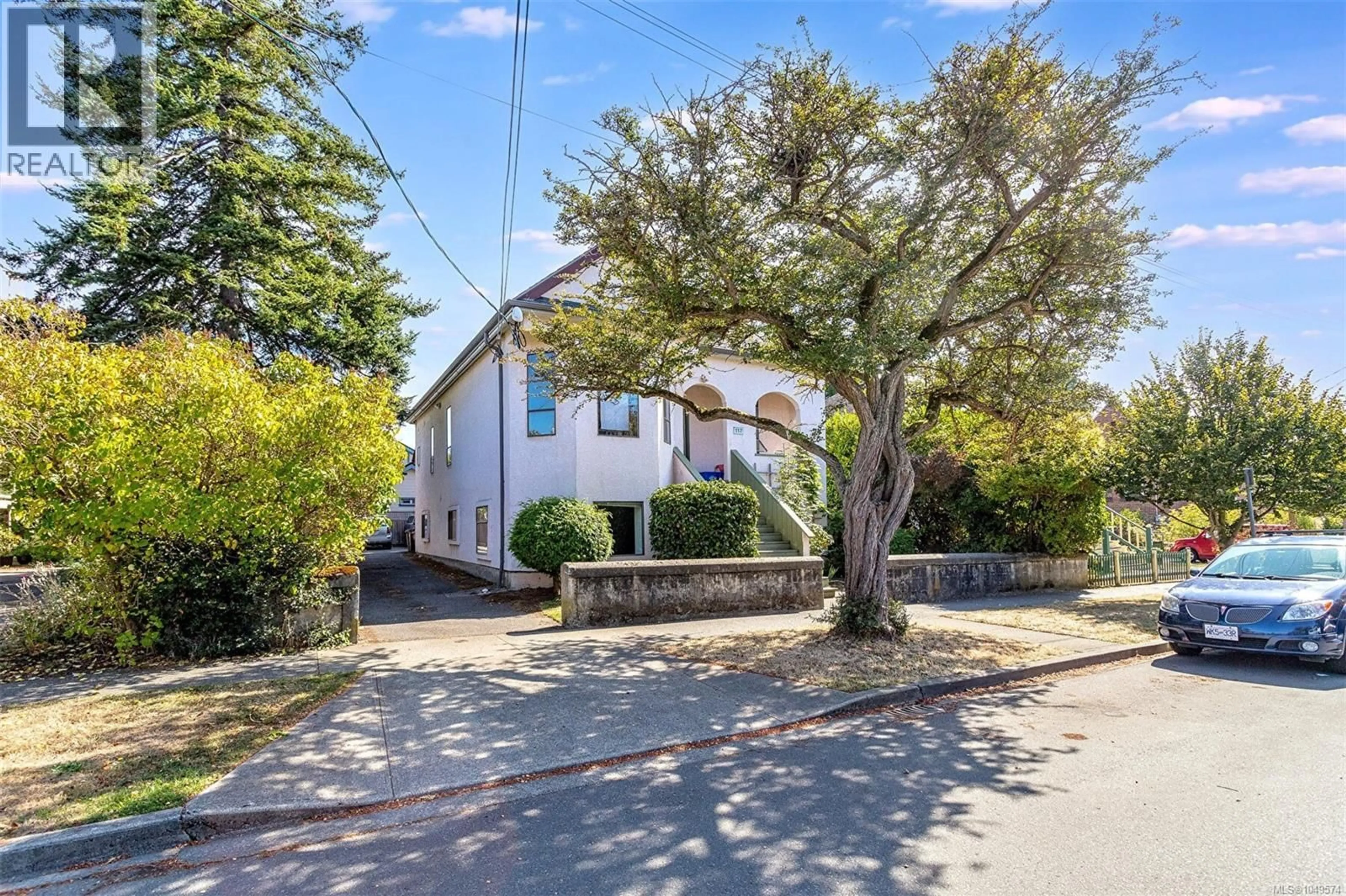 A pic from outside/outdoor area/front of a property/back of a property/a pic from drone, street for 117 MEDANA STREET, Victoria British Columbia V8V2H6