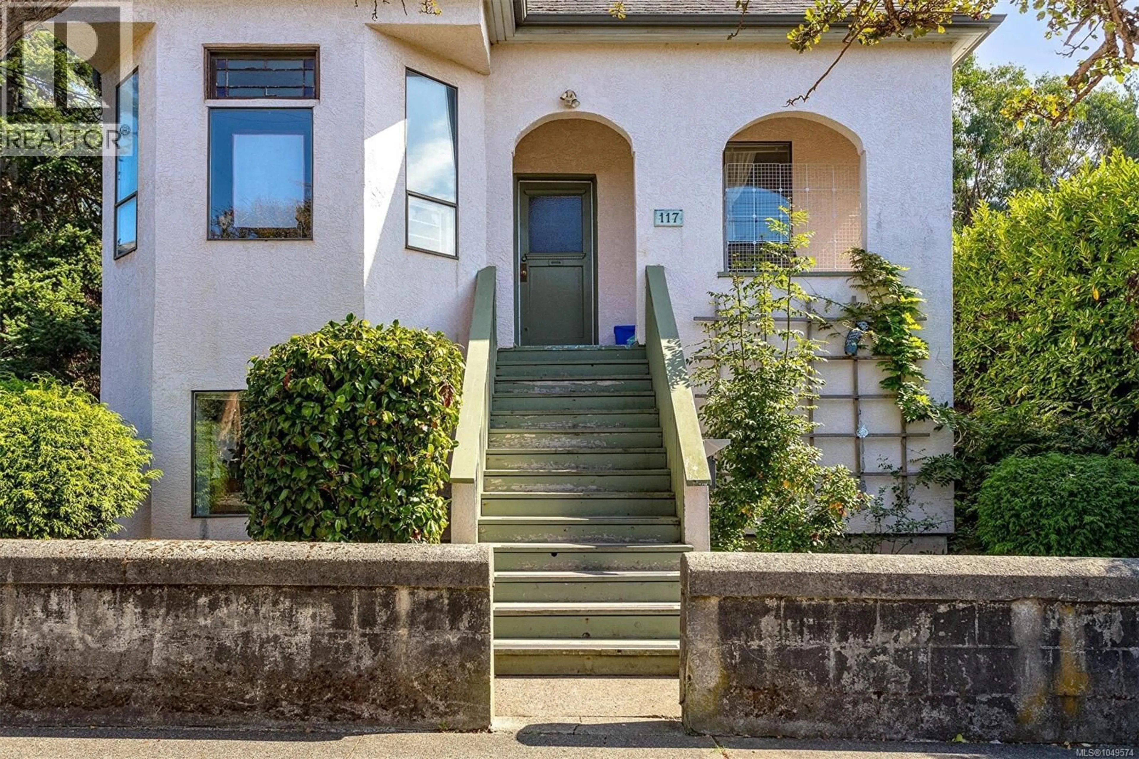 Stairs for 117 MEDANA STREET, Victoria British Columbia V8V2H6