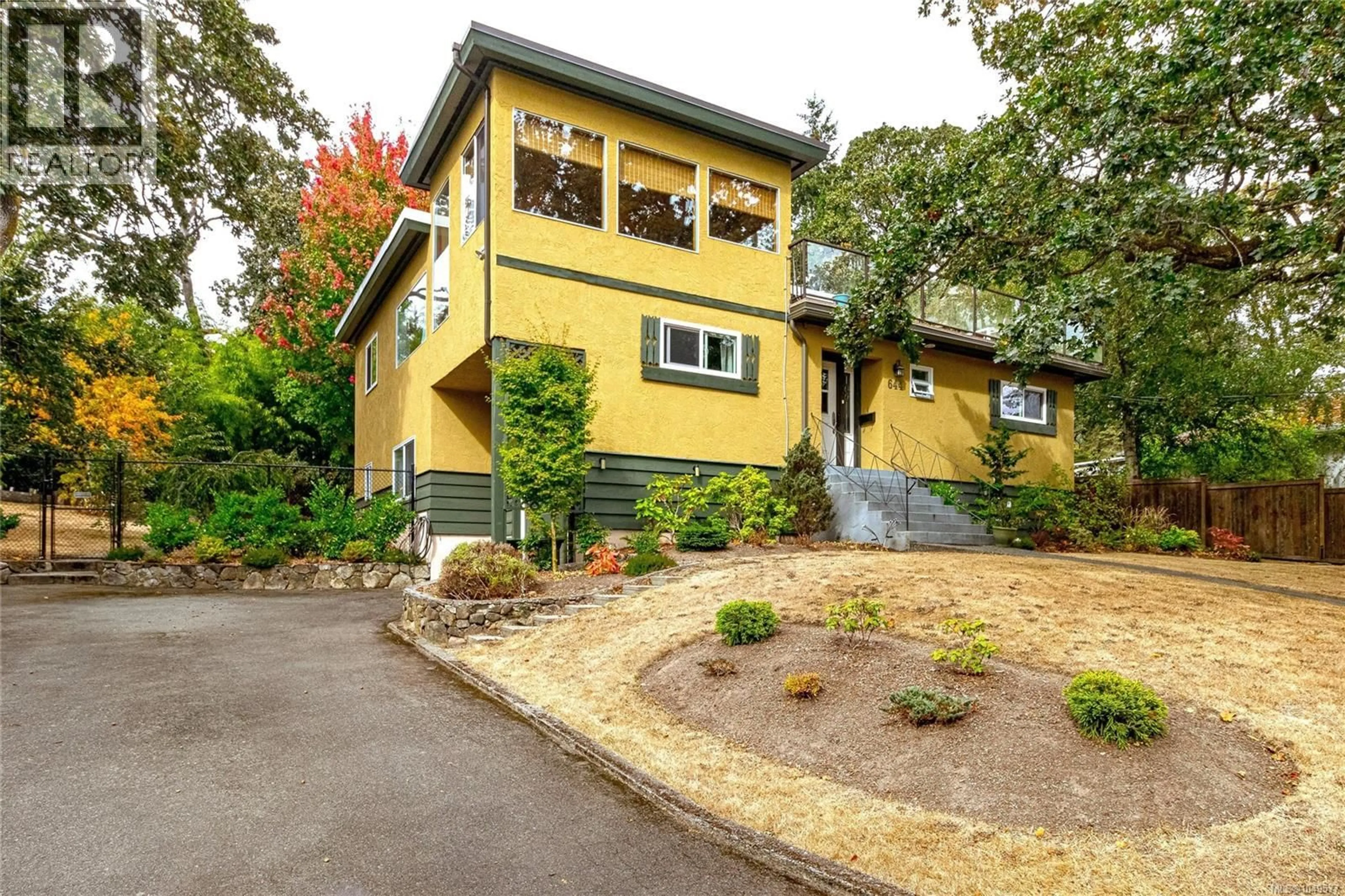 Home with vinyl exterior material, street for 644 FERNHILL ROAD, Esquimalt British Columbia V9A4Y9