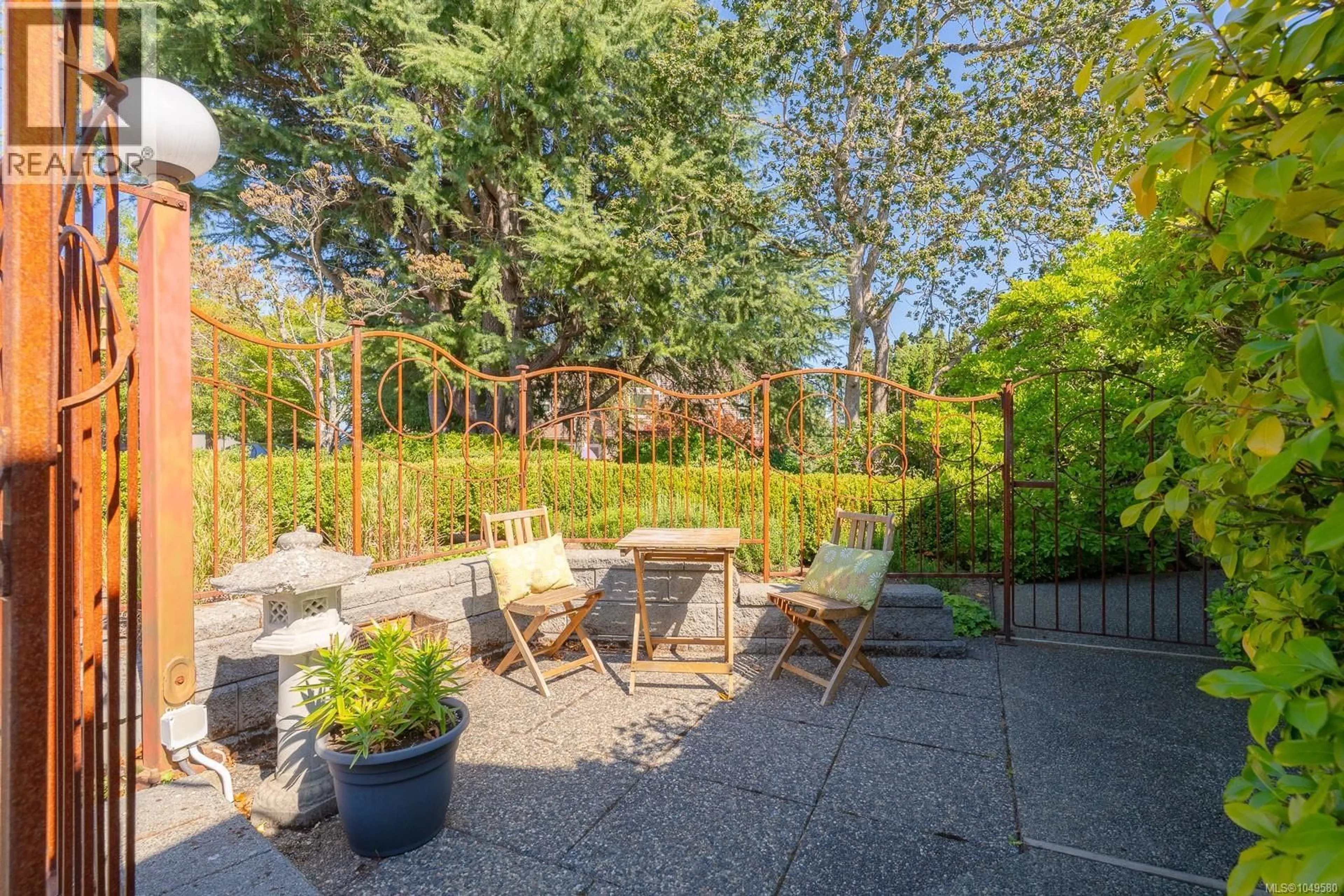 Patio, street for 205 SCARBOROUGH PLACE, Nanaimo British Columbia V9T5L3