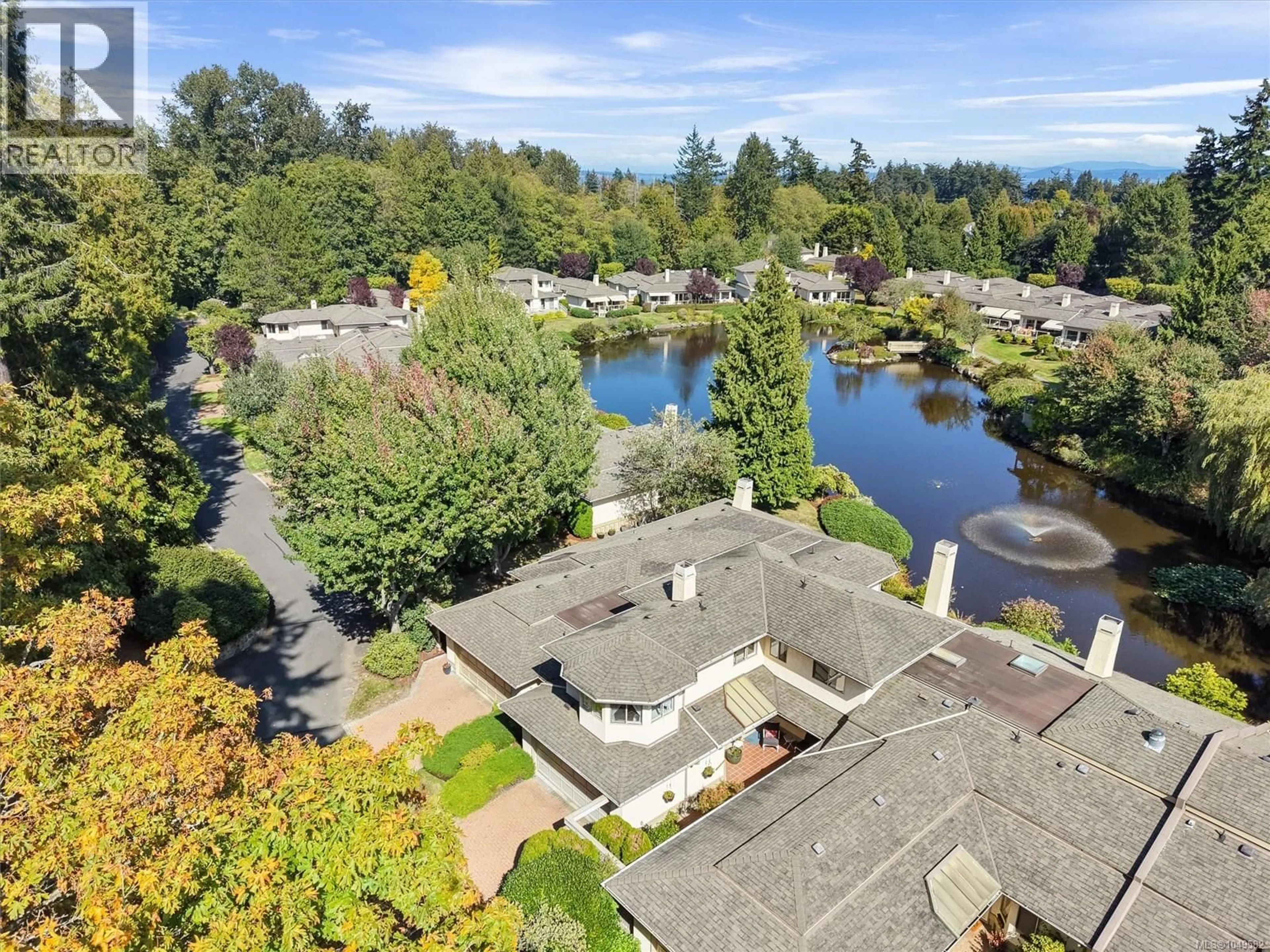 A pic from outside/outdoor area/front of a property/back of a property/a pic from drone, water/lake/river/ocean view for 3 - 4701 LOCHSIDE DRIVE, Saanich British Columbia V8Y3E2
