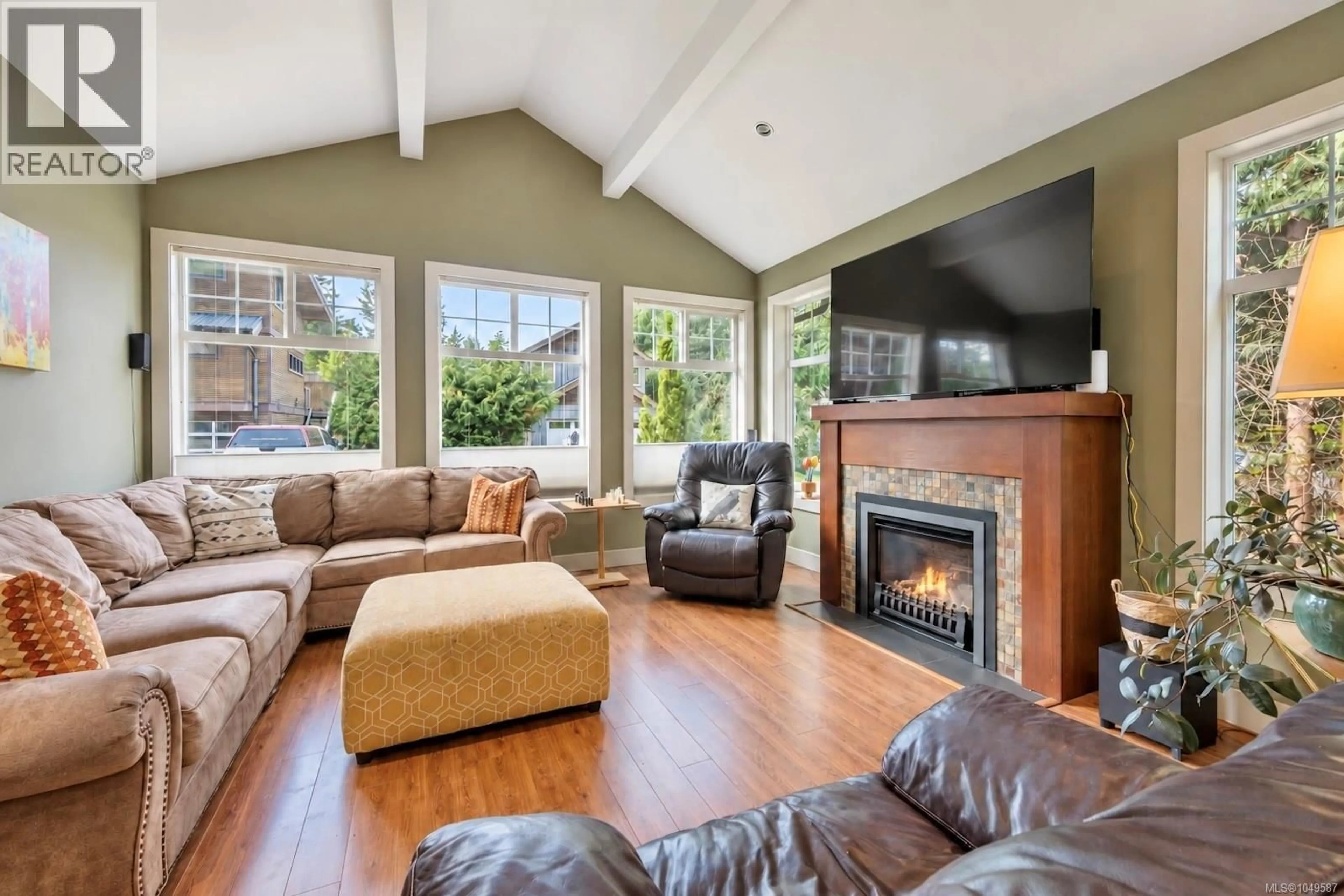 Living room with furniture, unknown for 700 OCEAN PARK DRIVE, Tofino British Columbia V0R2Z0