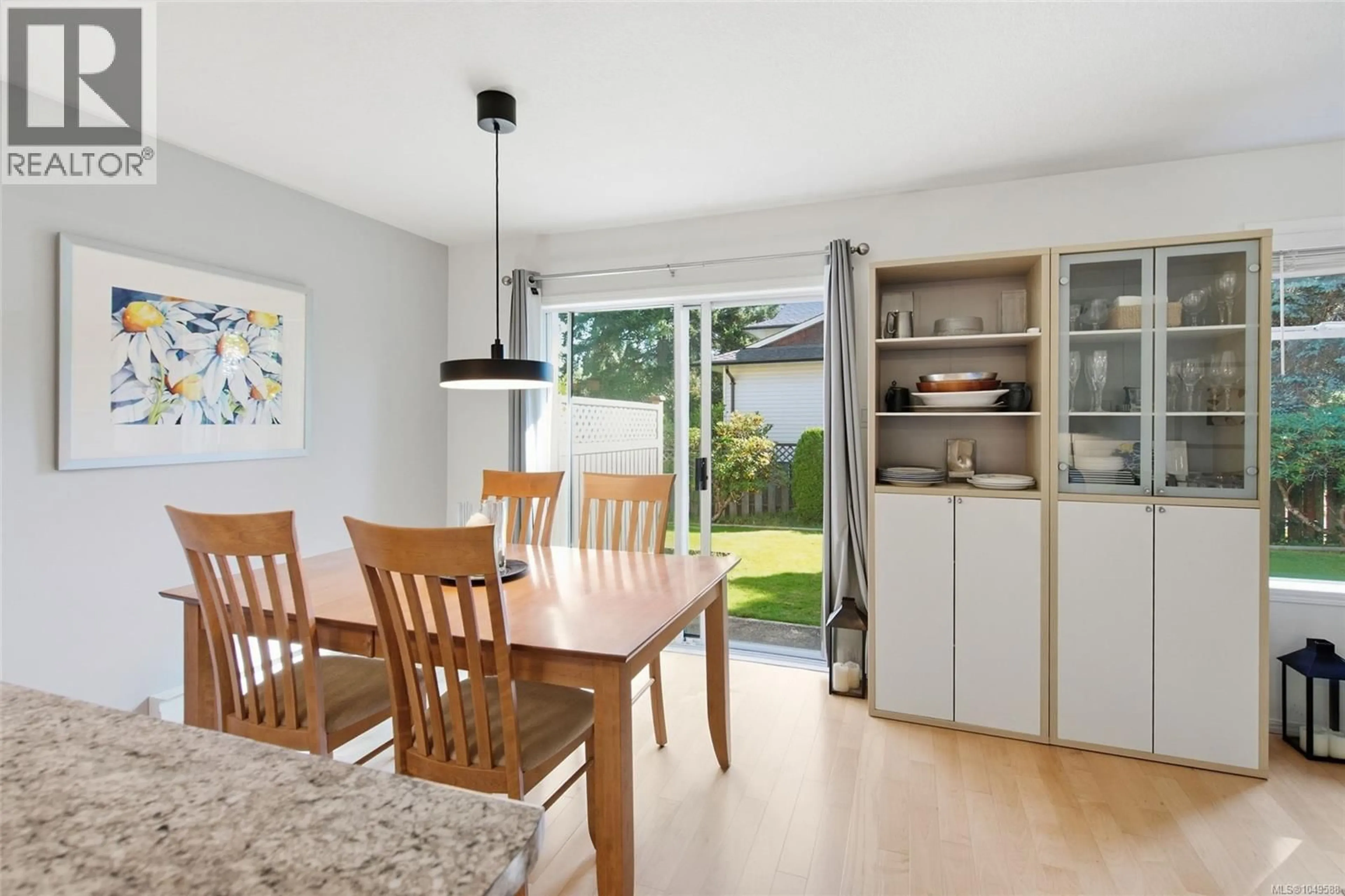 Dining room, wood/laminate floor for 4 - 141 SIXTH AVENUE EAST, Qualicum Beach British Columbia V9K2J6