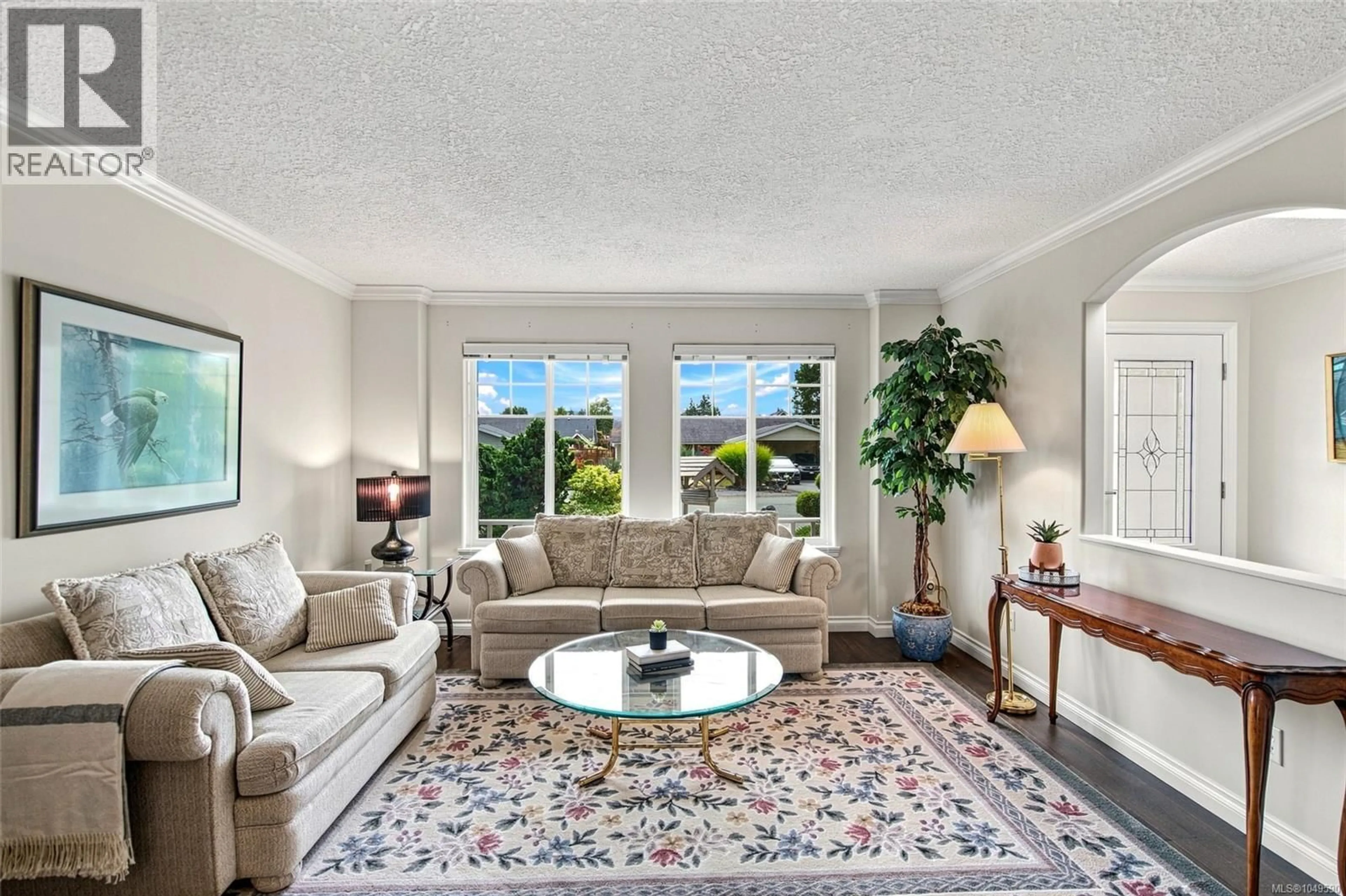 Living room with furniture, carpet floor for 575 PANORAMA PLACE, Parksville British Columbia V9P1A4