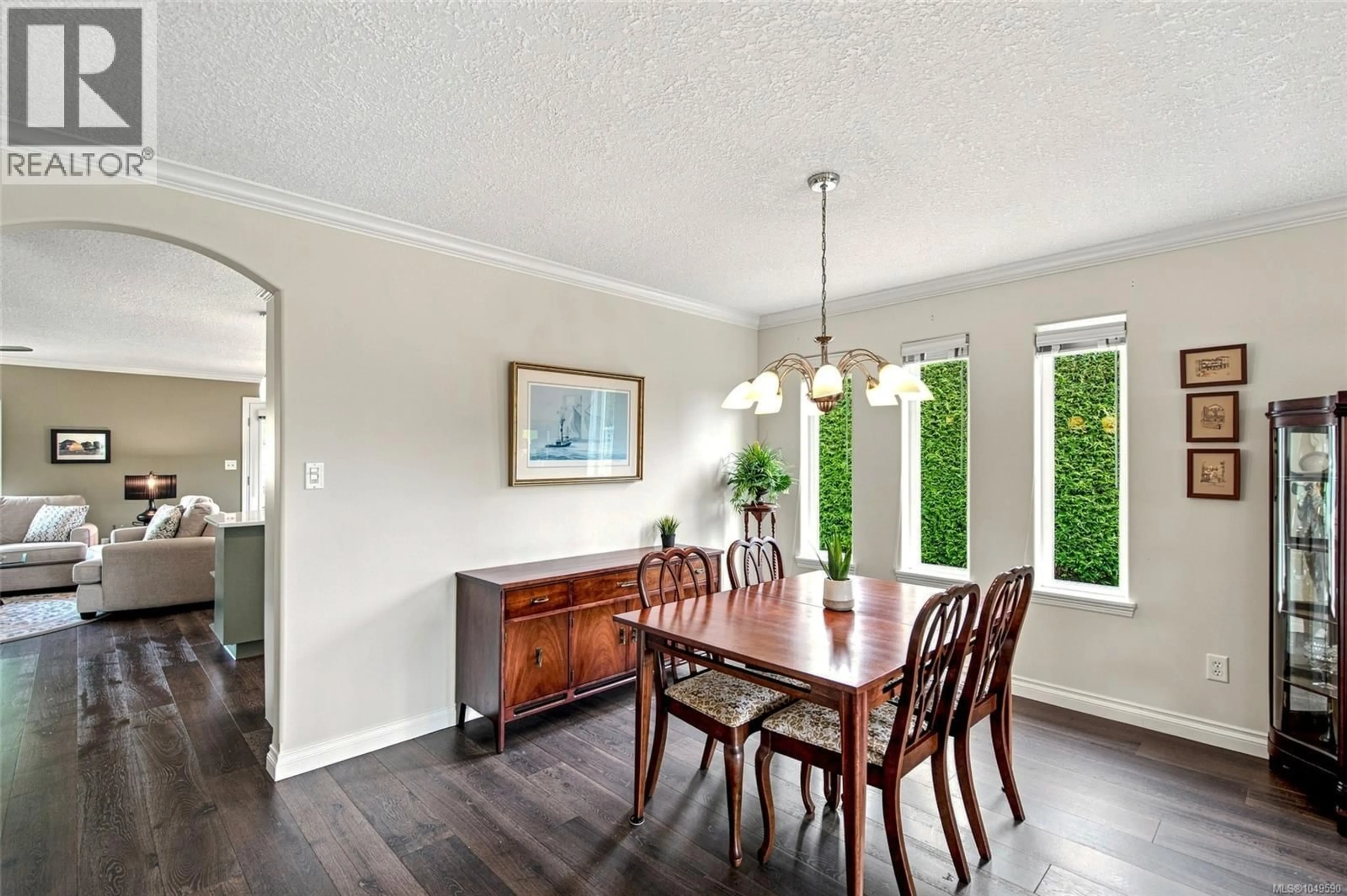 Dining room, wood/laminate floor for 575 PANORAMA PLACE, Parksville British Columbia V9P1A4