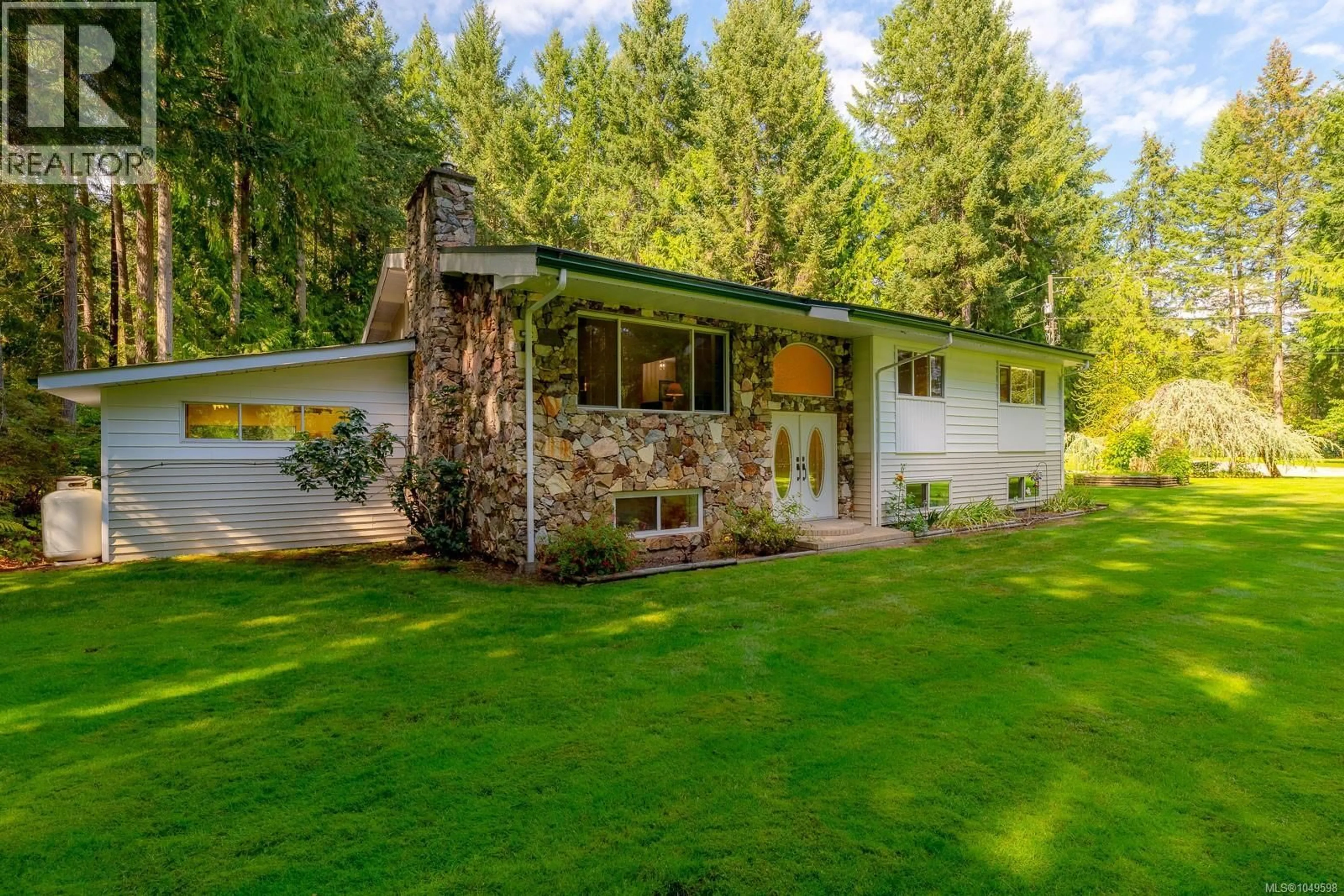 A pic from outside/outdoor area/front of a property/back of a property/a pic from drone, forest/trees view for 1115 CHAPMAN ROAD, Cobble Hill British Columbia V0R1L7