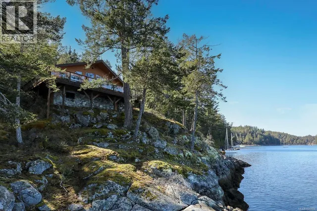 651 GORGE HARBOUR, Cortes Island 5
