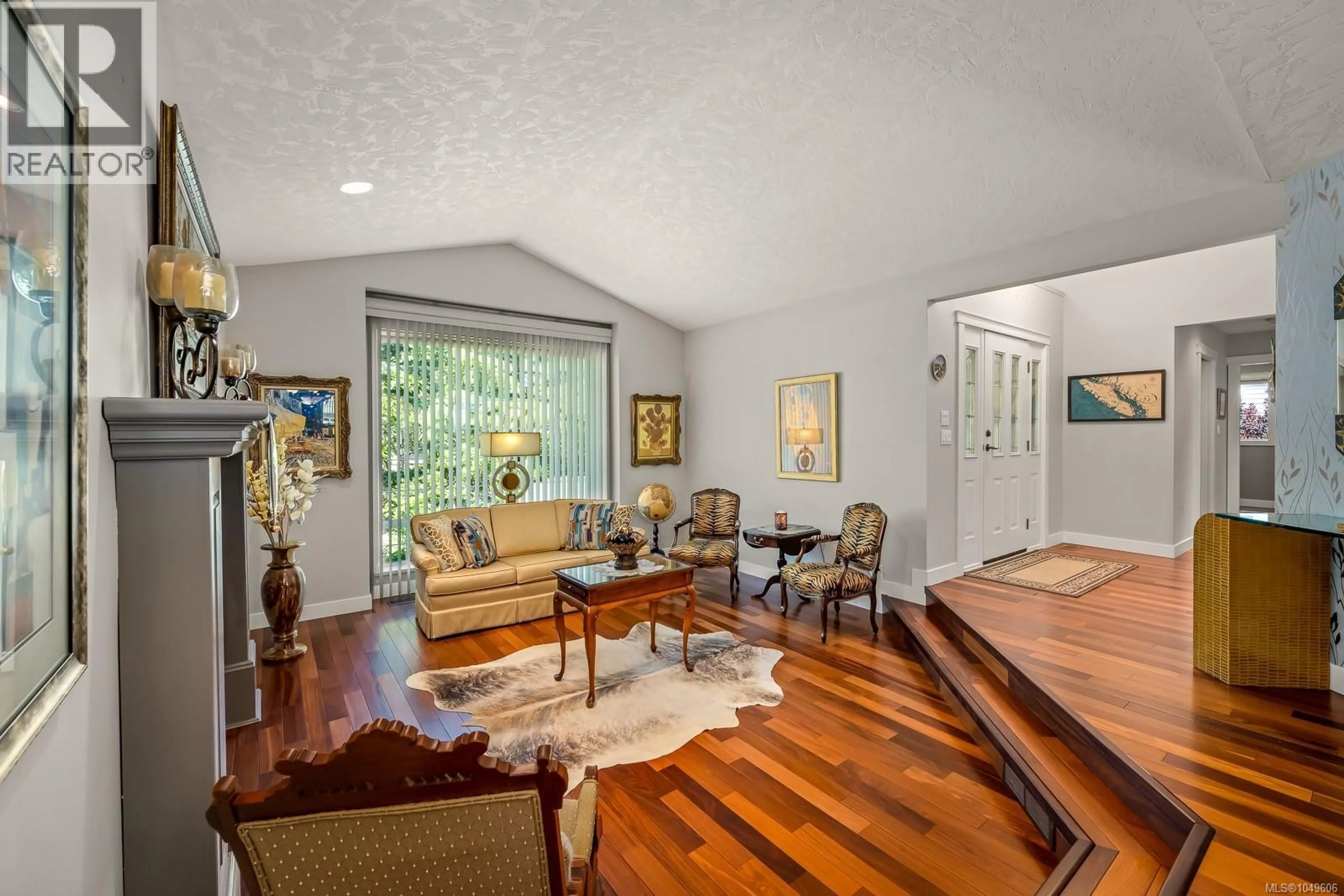 Living room with furniture, unknown for 920 EASTWICKE CRESCENT, Comox British Columbia V9M1B2