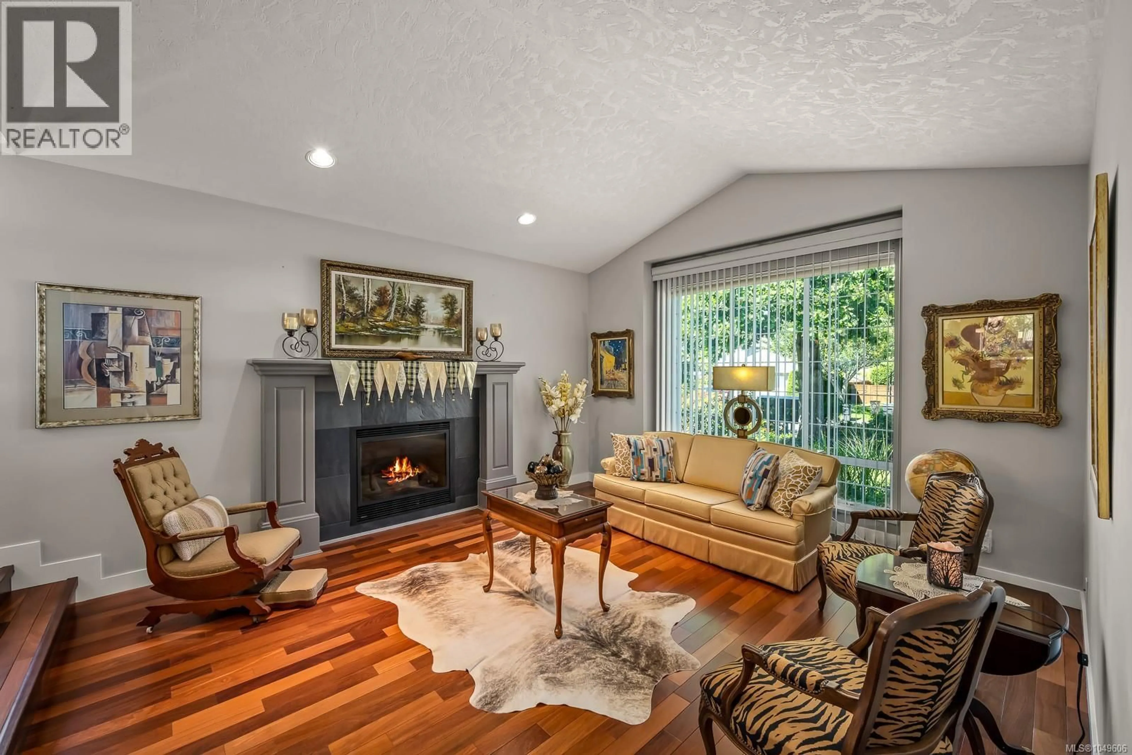 Living room with furniture, unknown for 920 EASTWICKE CRESCENT, Comox British Columbia V9M1B2