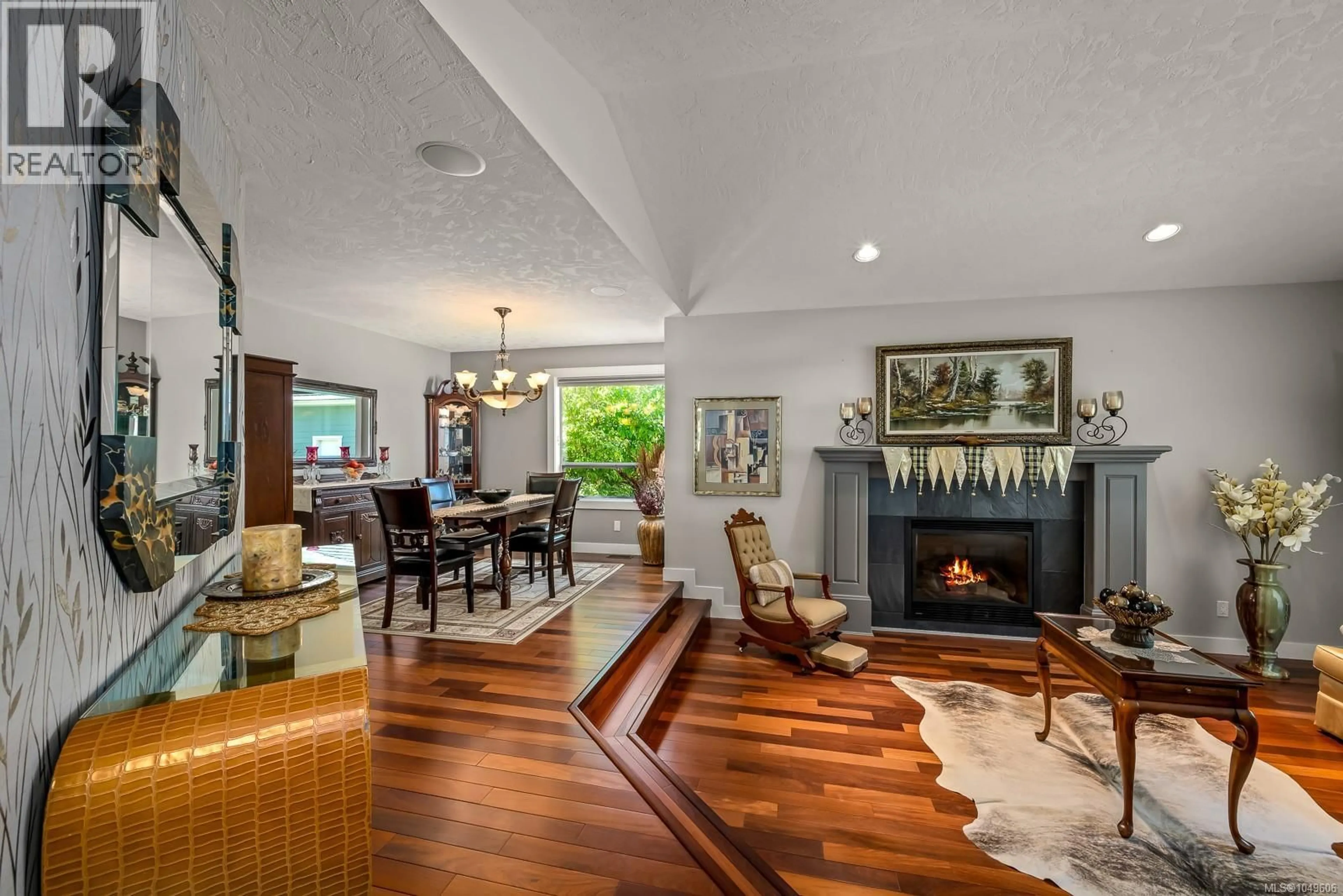 Indoor foyer for 920 EASTWICKE CRESCENT, Comox British Columbia V9M1B2