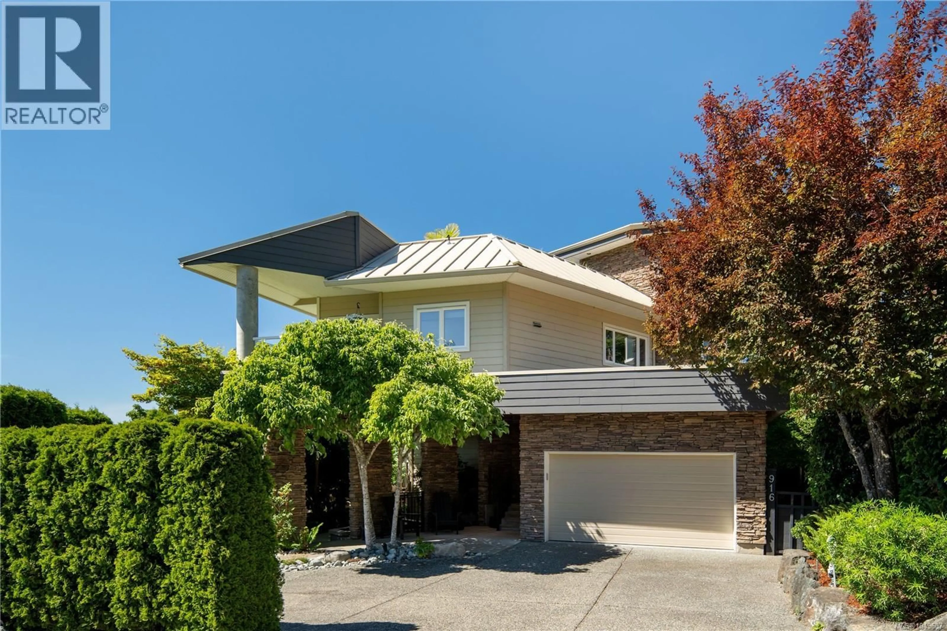 Home with vinyl exterior material, street for 916 GRILSE LANE, Central Saanich British Columbia V8M1B5