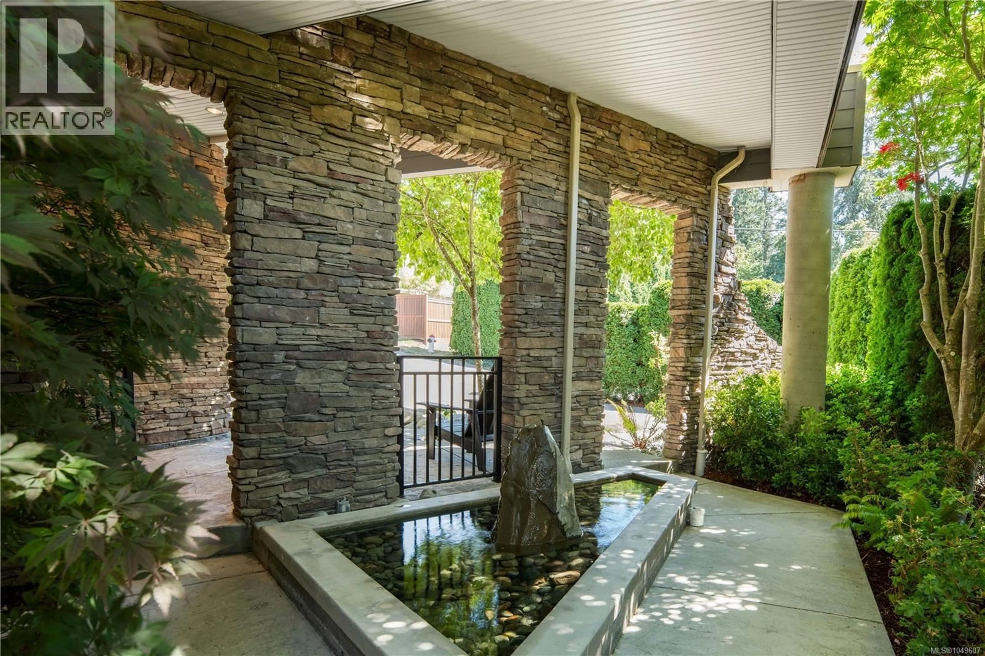 Unknown for 916 GRILSE LANE, Central Saanich British Columbia V8M1B5