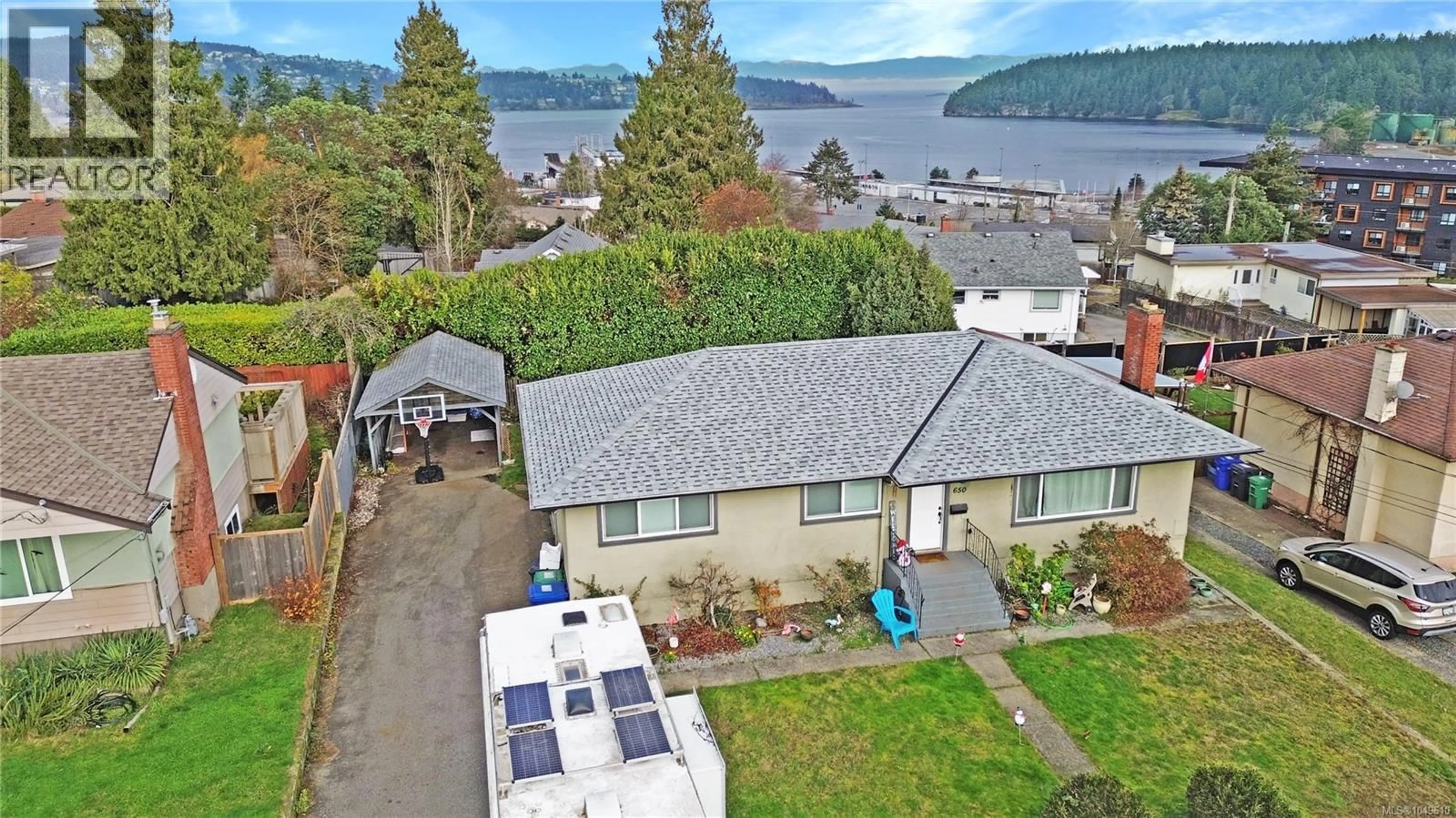 A pic from outside/outdoor area/front of a property/back of a property/a pic from drone, water/lake/river/ocean view for 650 HAWKINS STREET, Nanaimo British Columbia V9S2V6