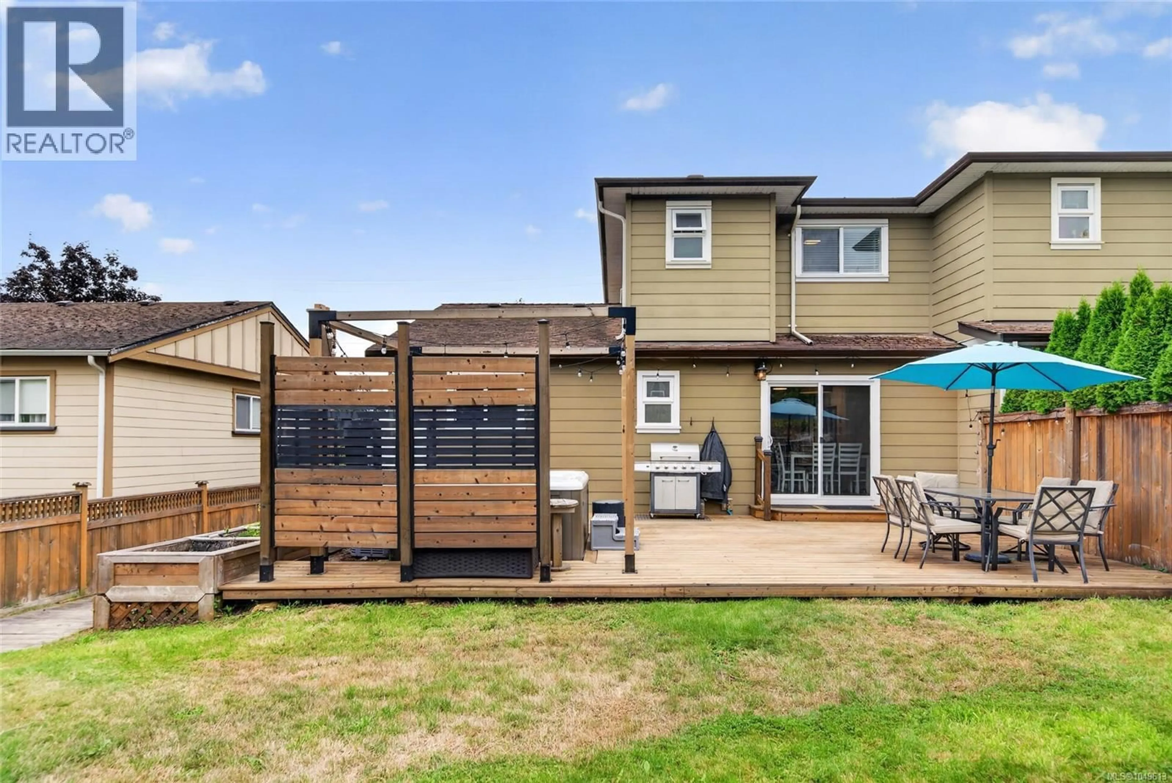 Patio, street for 824 BECKWITH AVENUE, Saanich British Columbia V8X3S1