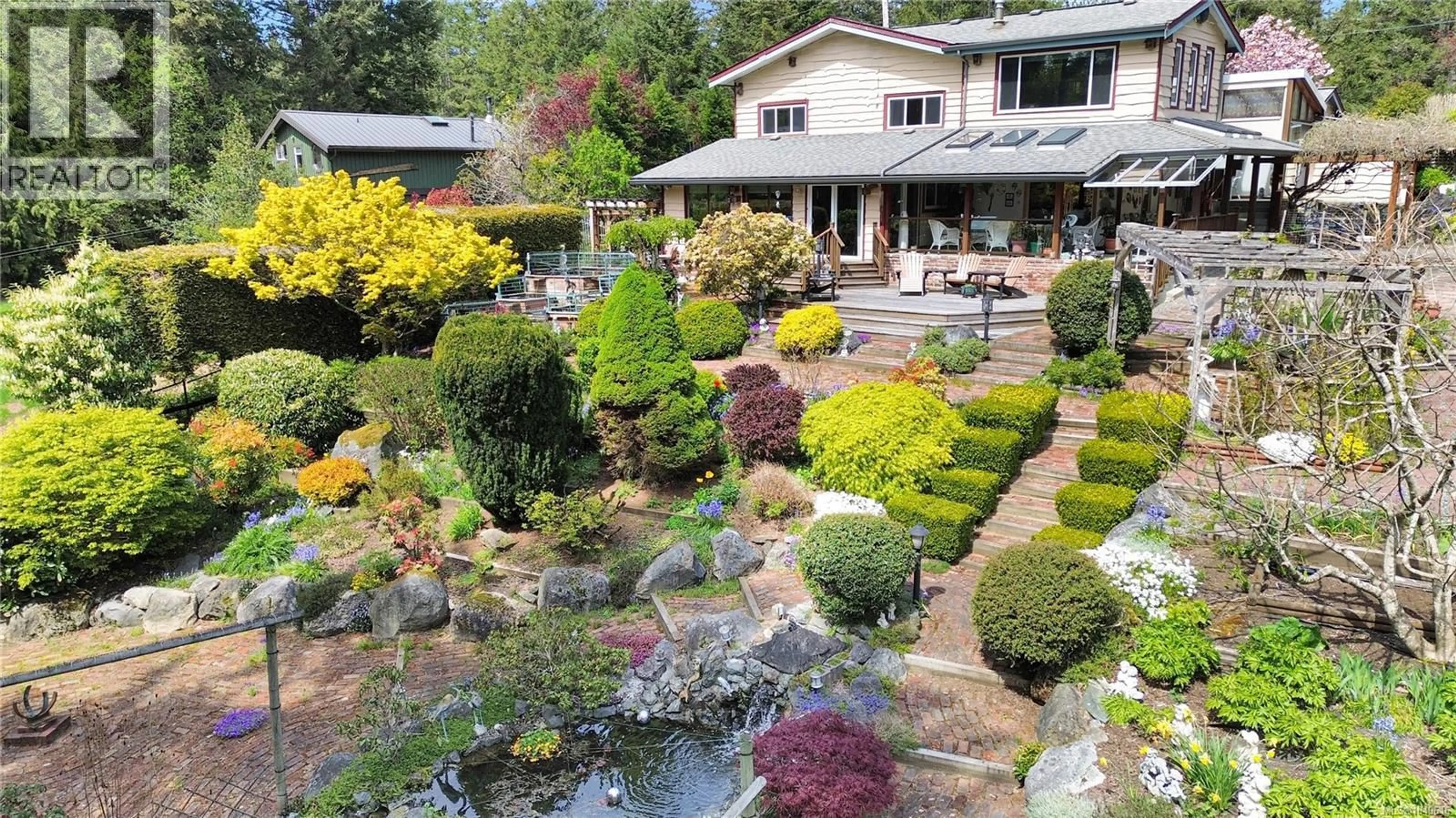 A pic from outside/outdoor area/front of a property/back of a property/a pic from drone, street for 697 CRESTWOOD ROAD, Gabriola Island British Columbia V0R1X4