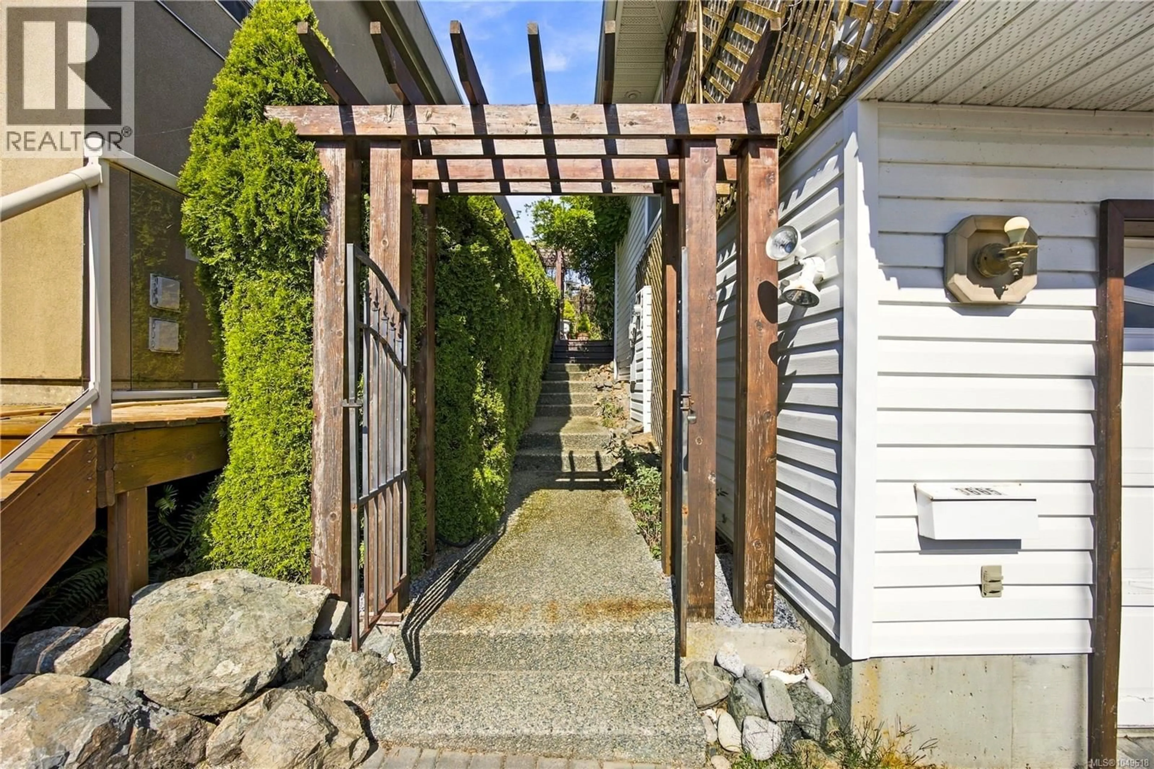 Patio, street for 3665 GLEN OAKS DRIVE, Nanaimo British Columbia V9T5L3