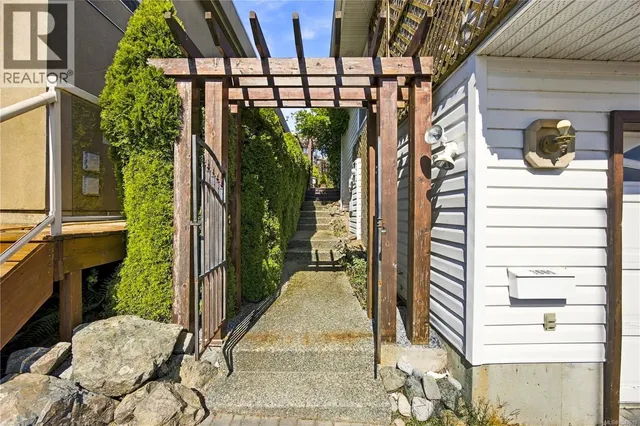 3665 GLEN OAKS DRIVE, Nanaimo 4