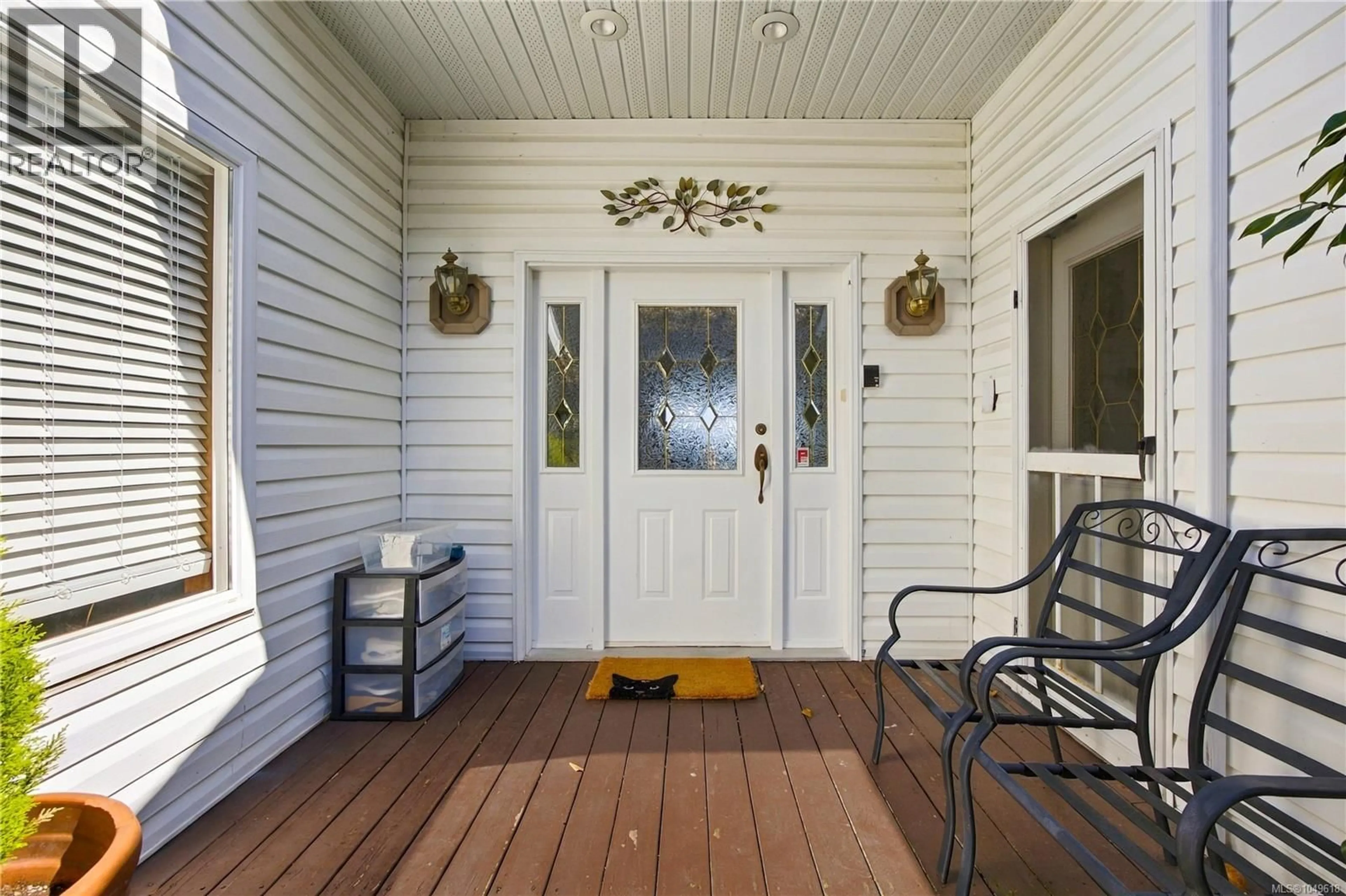 Indoor entryway for 3665 GLEN OAKS DRIVE, Nanaimo British Columbia V9T5L3