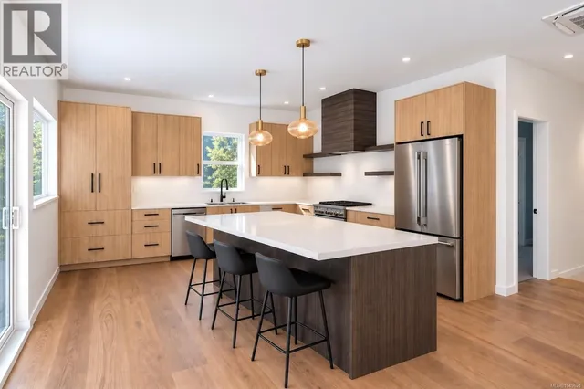 535 GIBSON STREET, Tofino 3