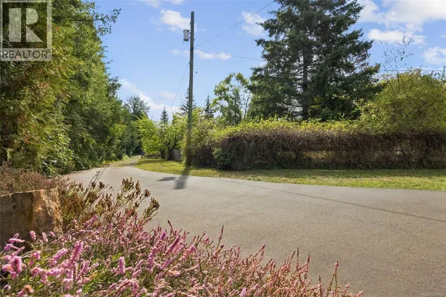 2877 LAKE TRAIL ROAD, Courtenay 5