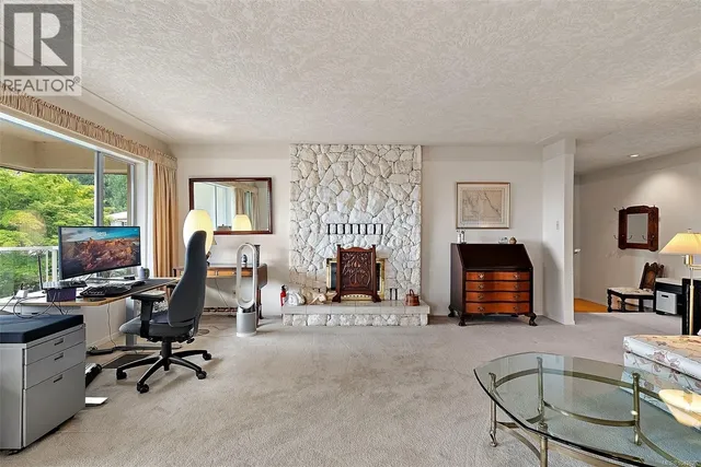 4802 AMBLEWOOD DRIVE, Saanich 3