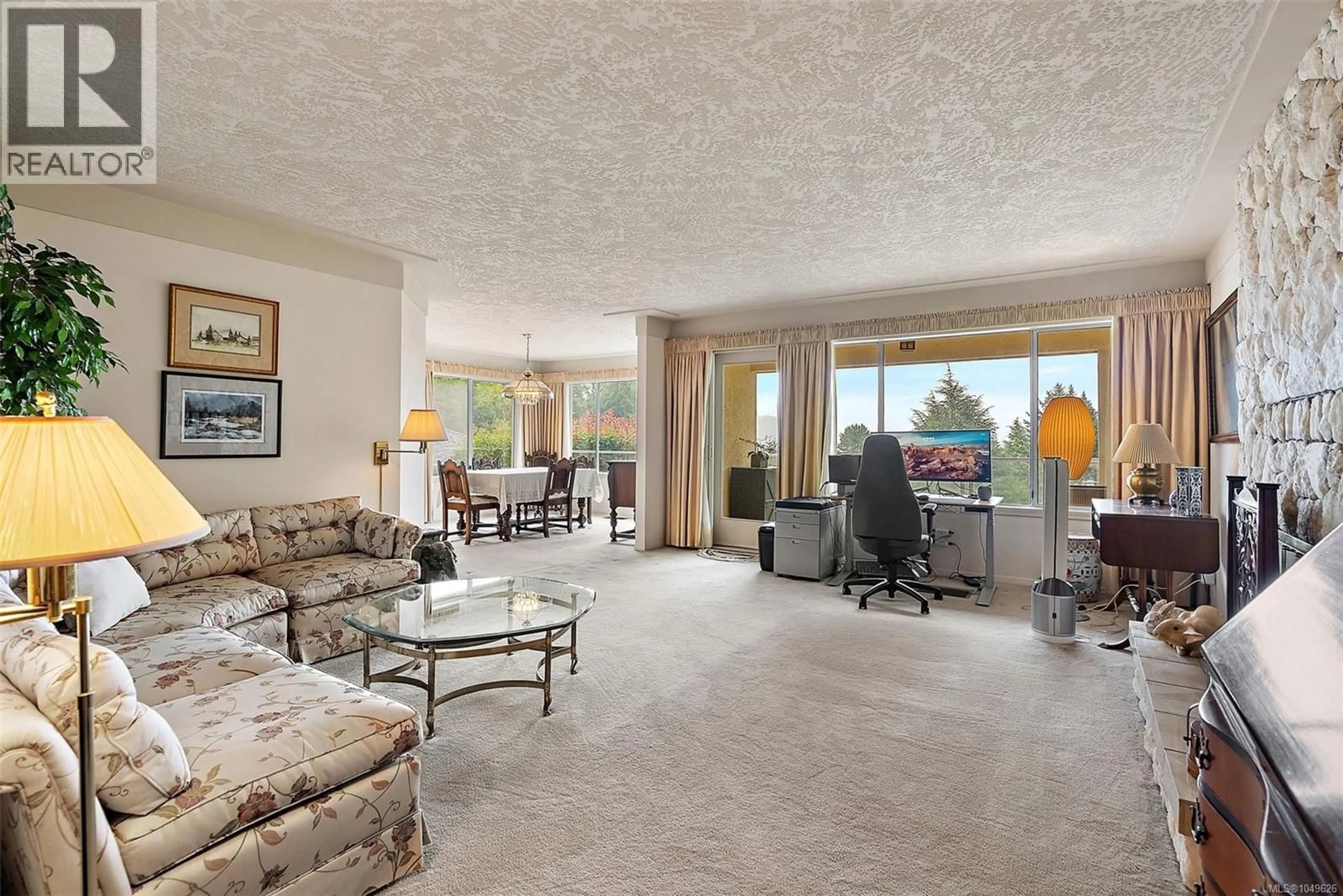 Living room with furniture, unknown for 4802 AMBLEWOOD DRIVE, Saanich British Columbia V8Y2S3