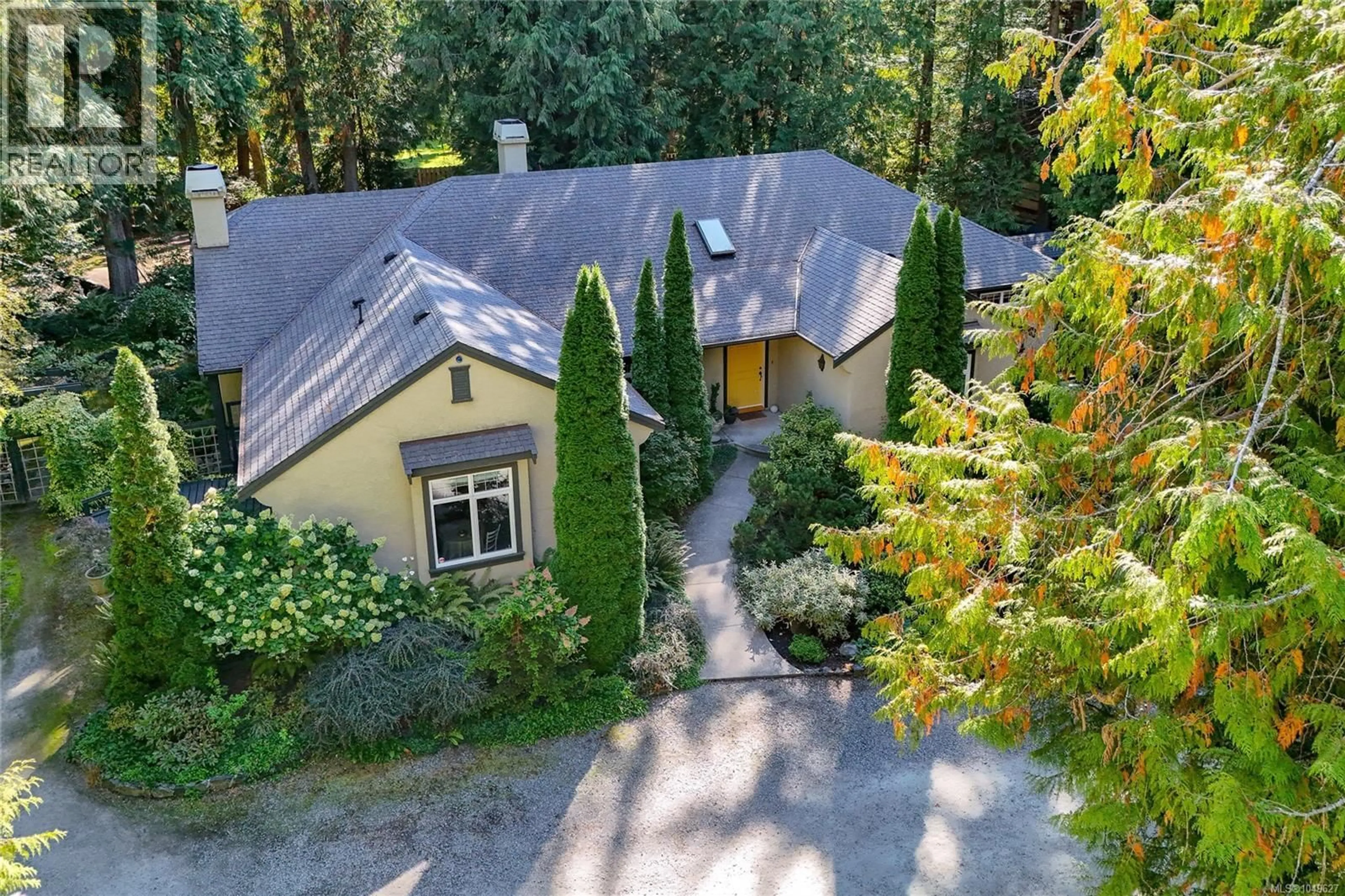 A pic from outside/outdoor area/front of a property/back of a property/a pic from drone, unknown for 671 DALKEITH AVENUE, North Saanich British Columbia V8L5G7