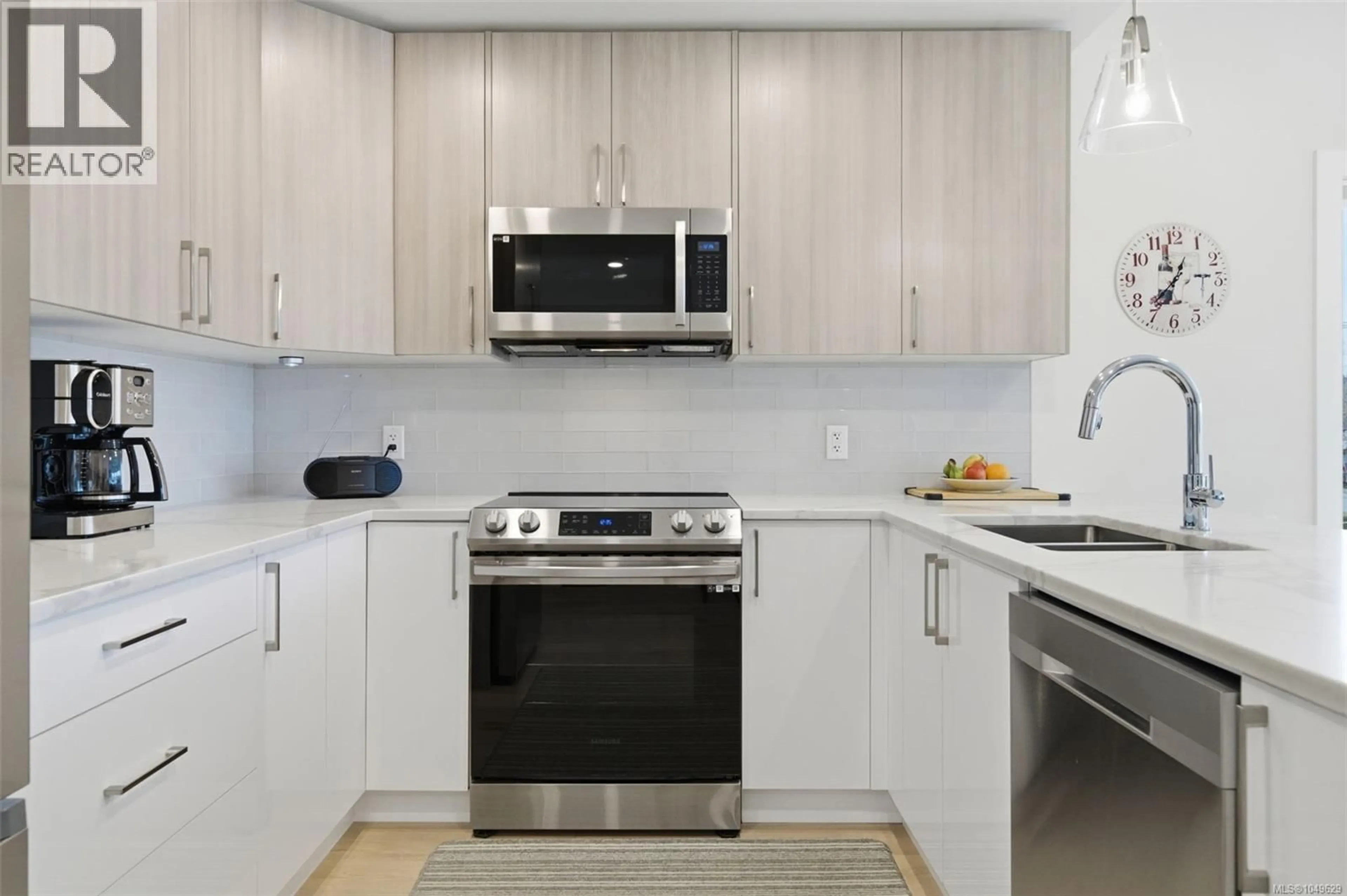Standard kitchen, unknown for 301 - 7098 WALLACE DRIVE, Central Saanich British Columbia V8M1E9