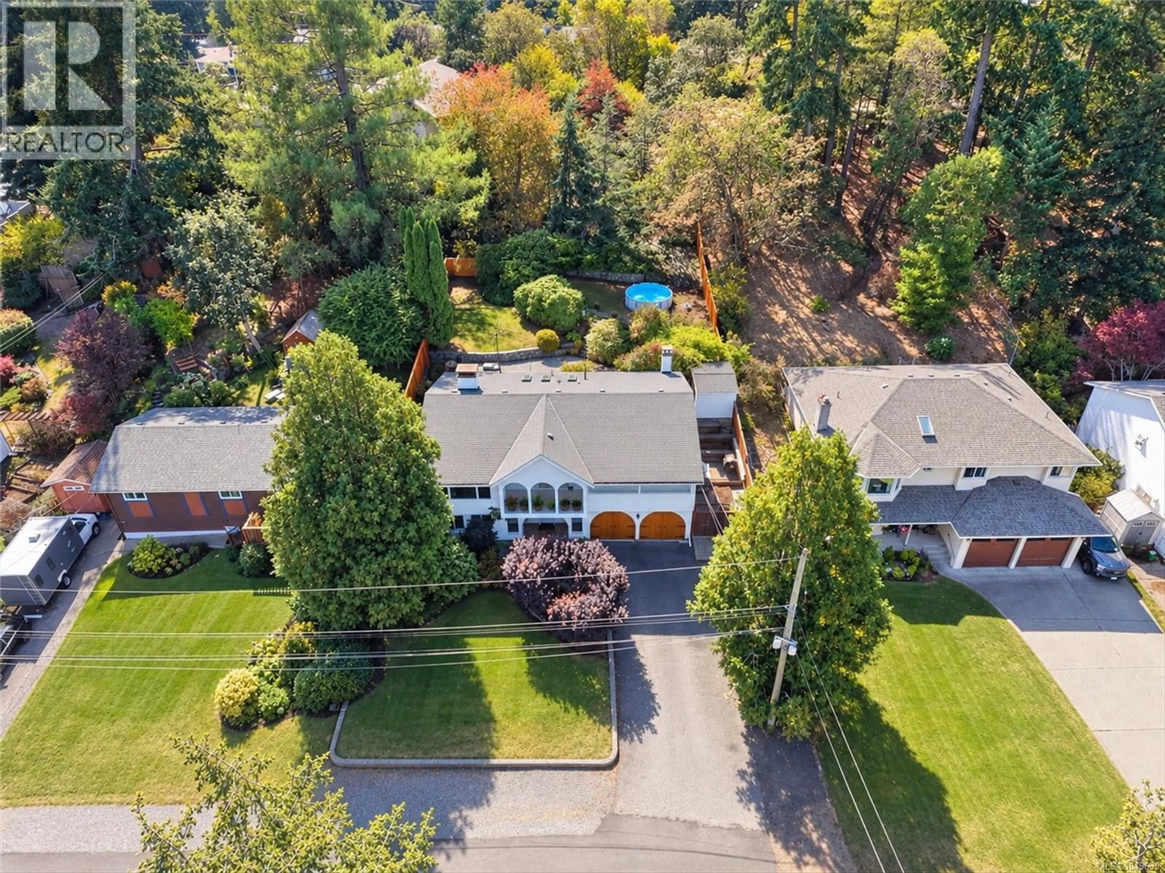 A pic from outside/outdoor area/front of a property/back of a property/a pic from drone, street for 485 CARSON ROAD, Colwood British Columbia V9C2C4