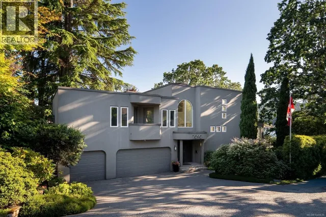 7090 BRENTWOOD DRIVE, Central Saanich 3