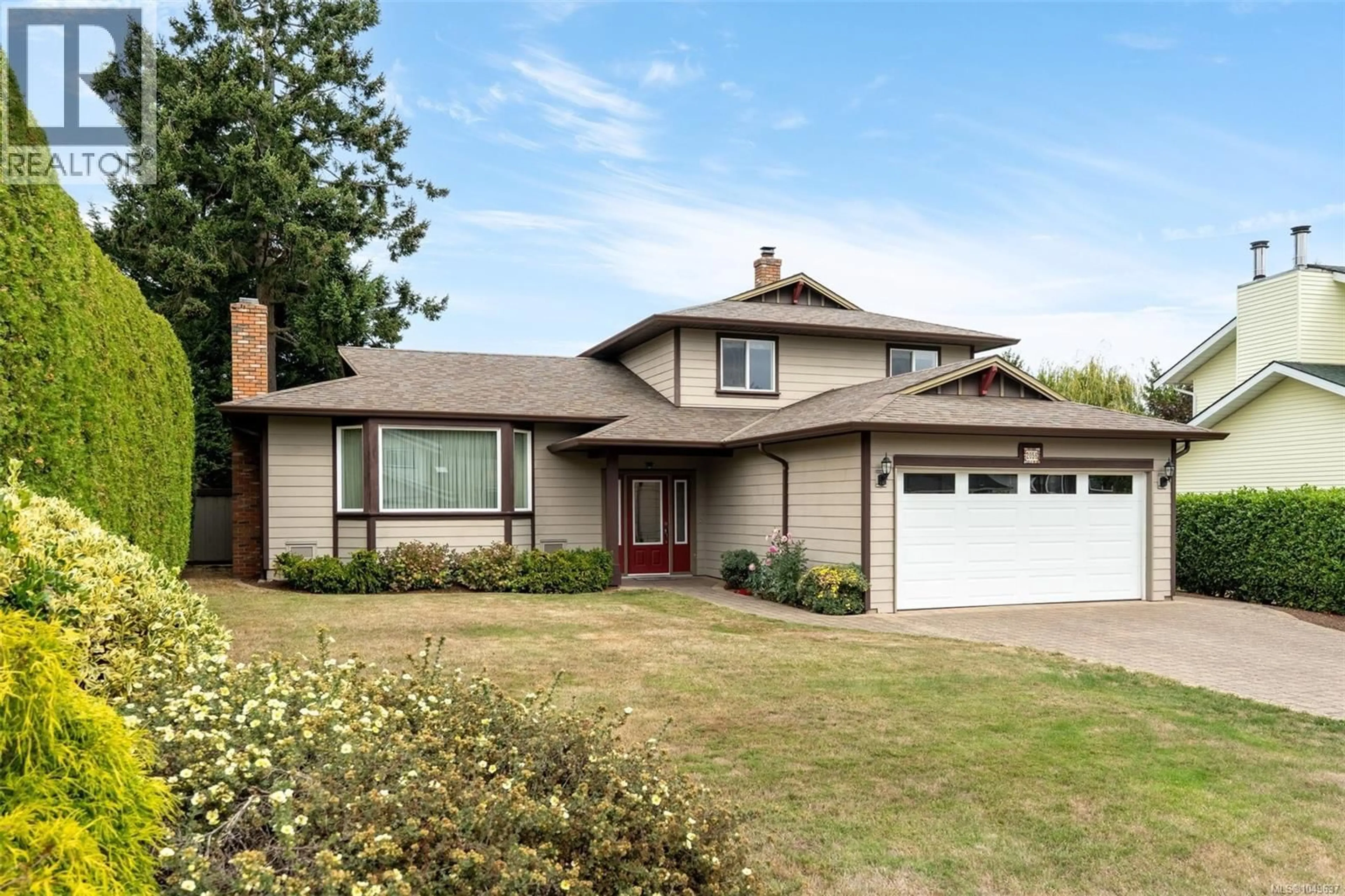 Home with vinyl exterior material, street for 2056 SKYLINE CRESCENT, Central Saanich British Columbia V8M1M6