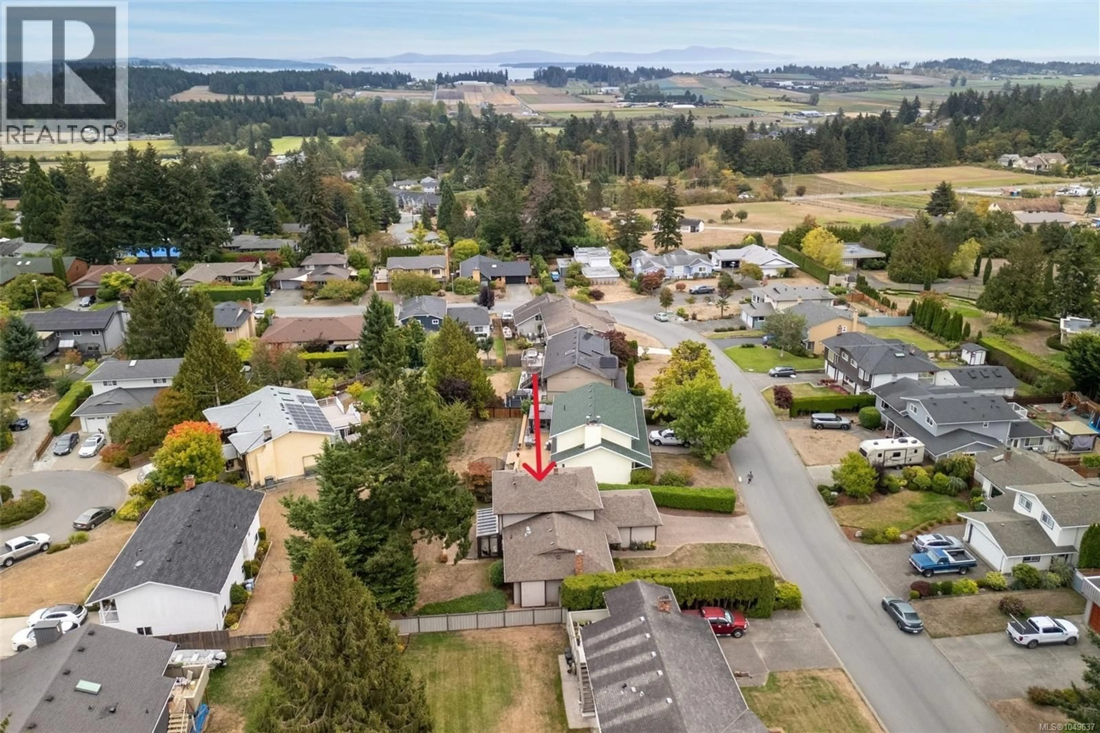 A pic from outside/outdoor area/front of a property/back of a property/a pic from drone, unknown for 2056 SKYLINE CRESCENT, Central Saanich British Columbia V8M1M6