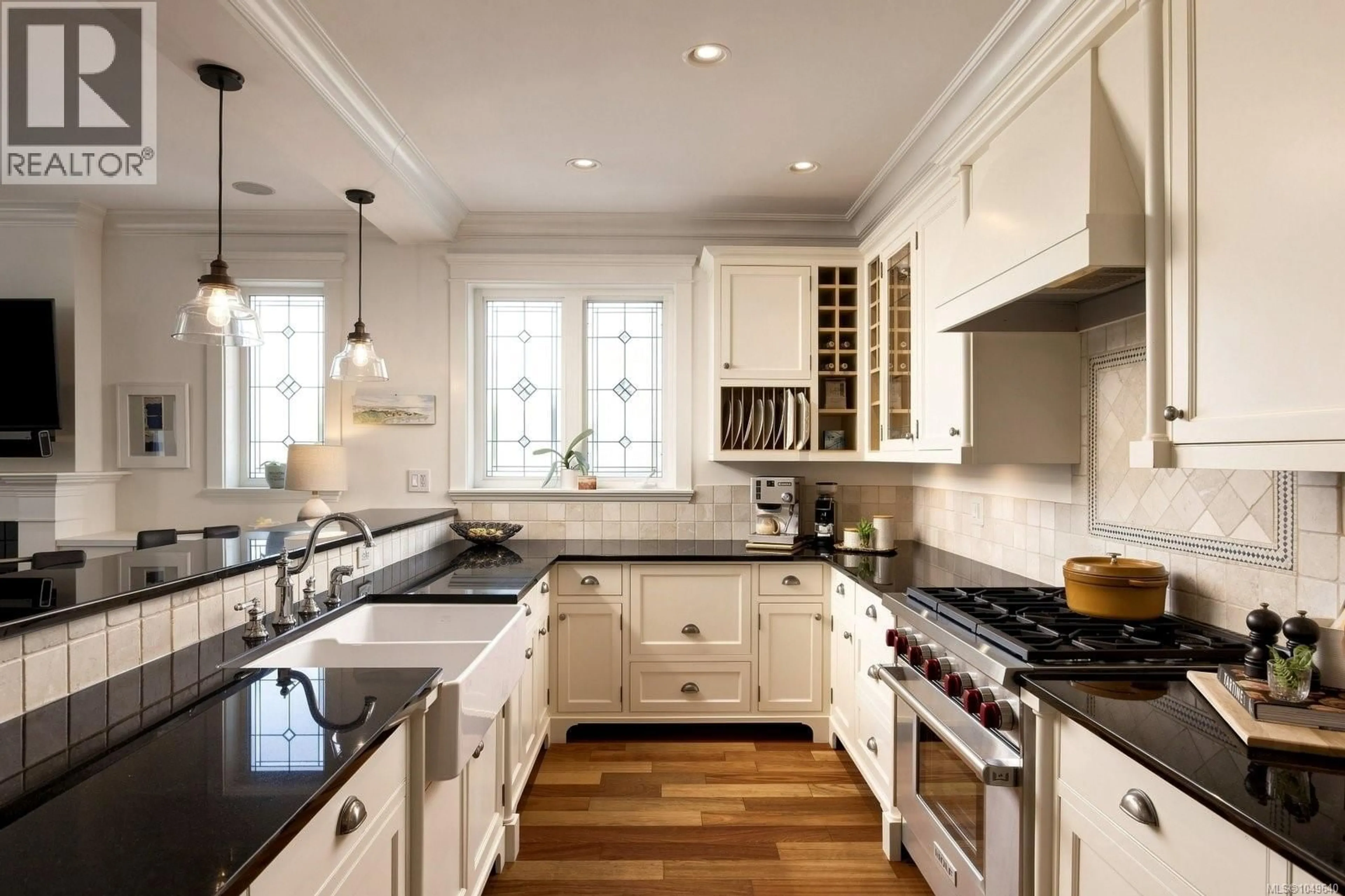 Contemporary kitchen, unknown for 1046 DAVIE STREET, Victoria British Columbia V8S4E3
