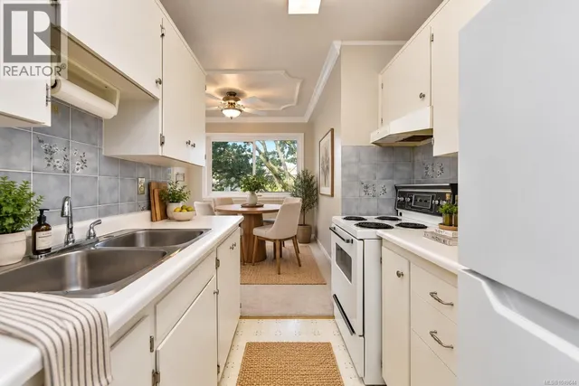 301 - 2095 OAK BAY AVENUE, Oak Bay 2