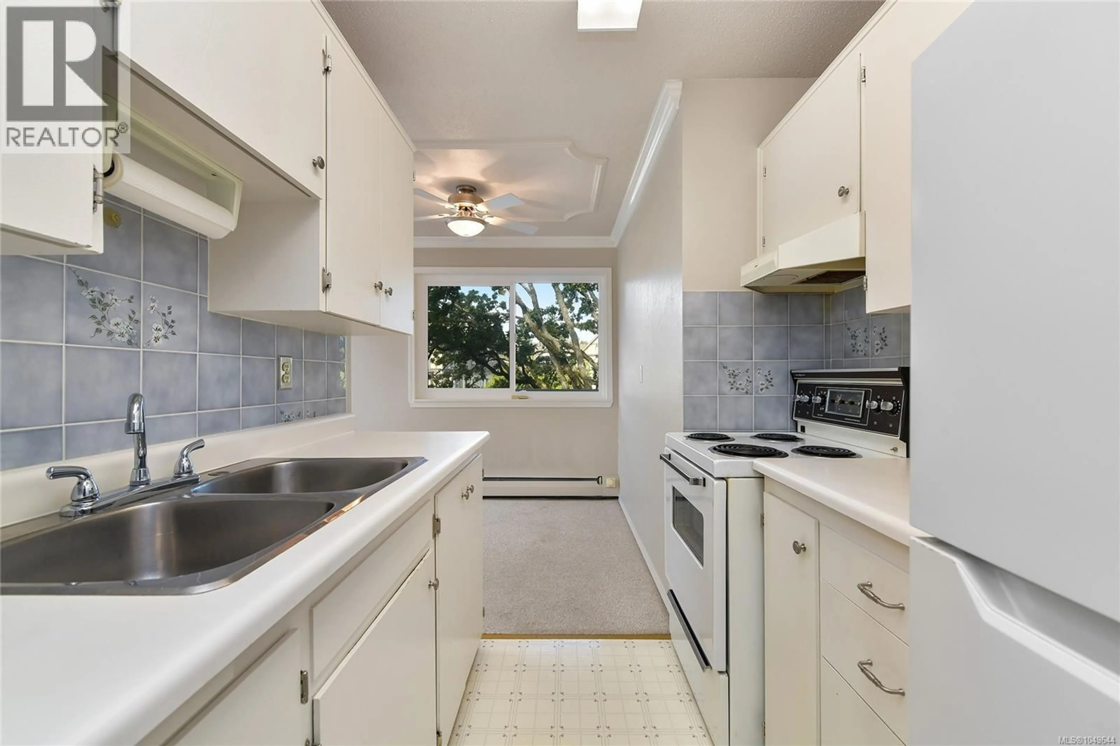 Standard kitchen, unknown for 301 - 2095 OAK BAY AVENUE, Oak Bay British Columbia V8R1E6