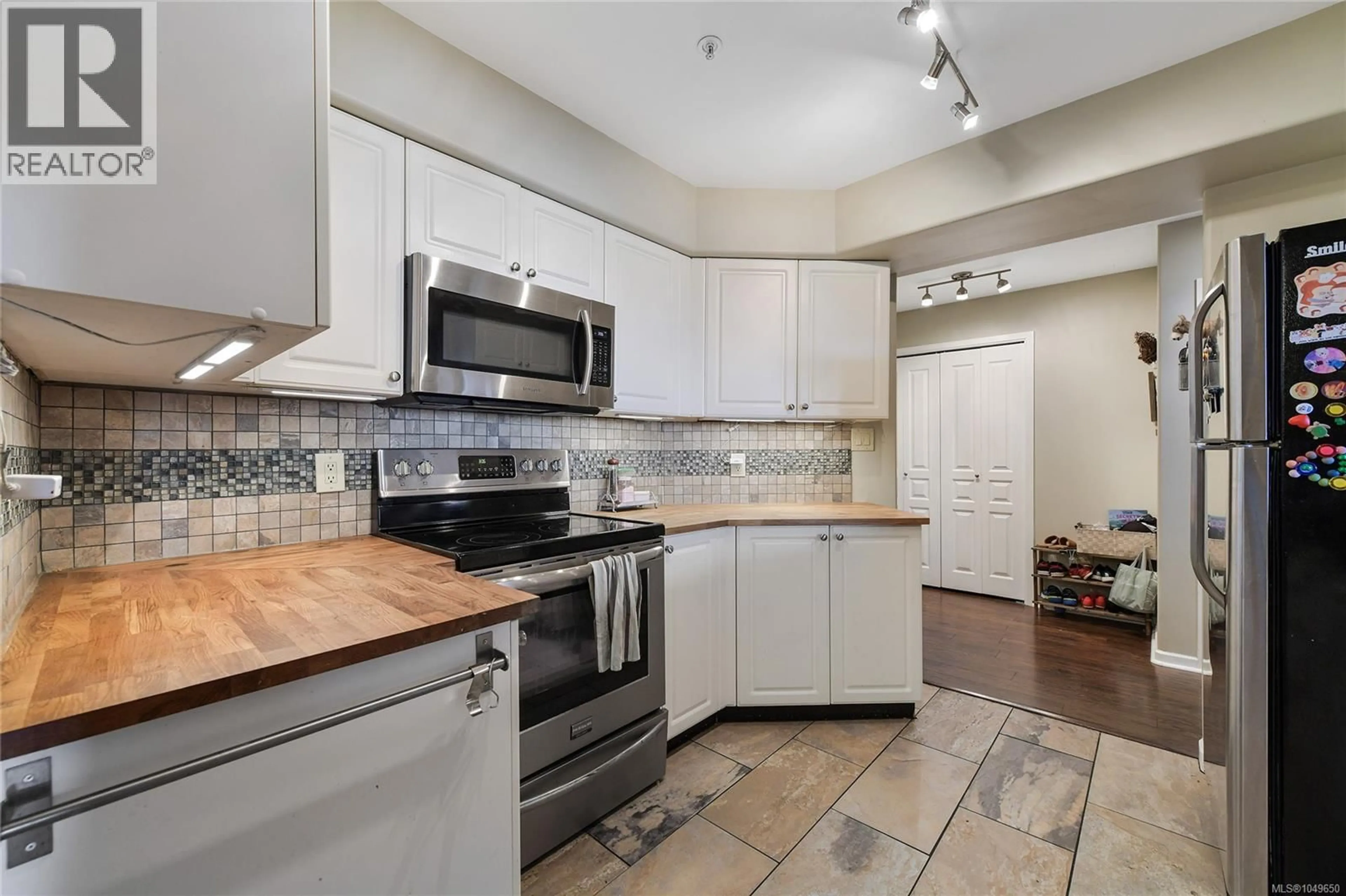 Standard kitchen, unknown for 108 - 27 SONGHEES ROAD, Victoria British Columbia V9A7M6