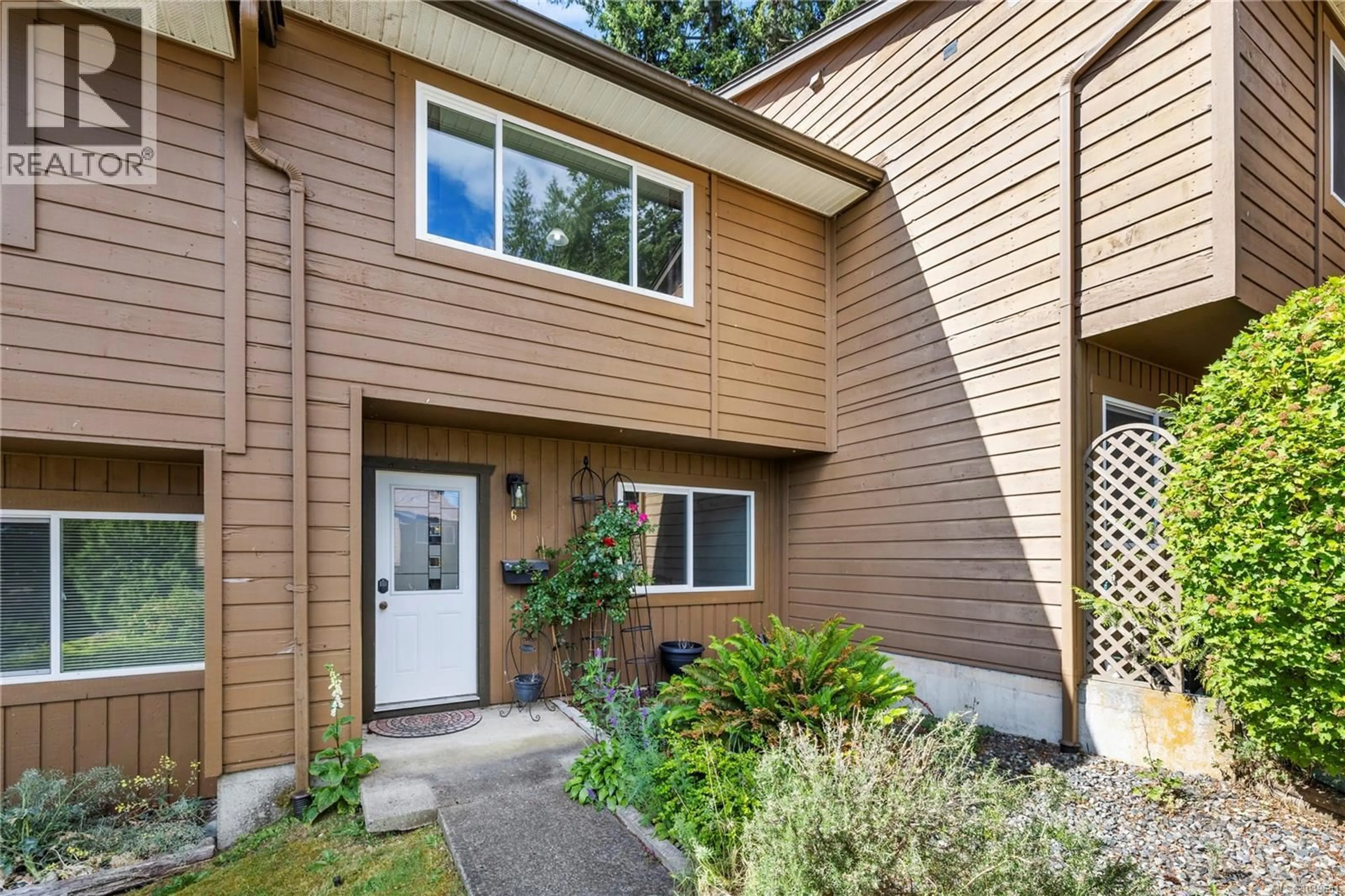Home with vinyl exterior material, street for 6 - 855 HOWARD AVENUE, Nanaimo British Columbia V9R5V4