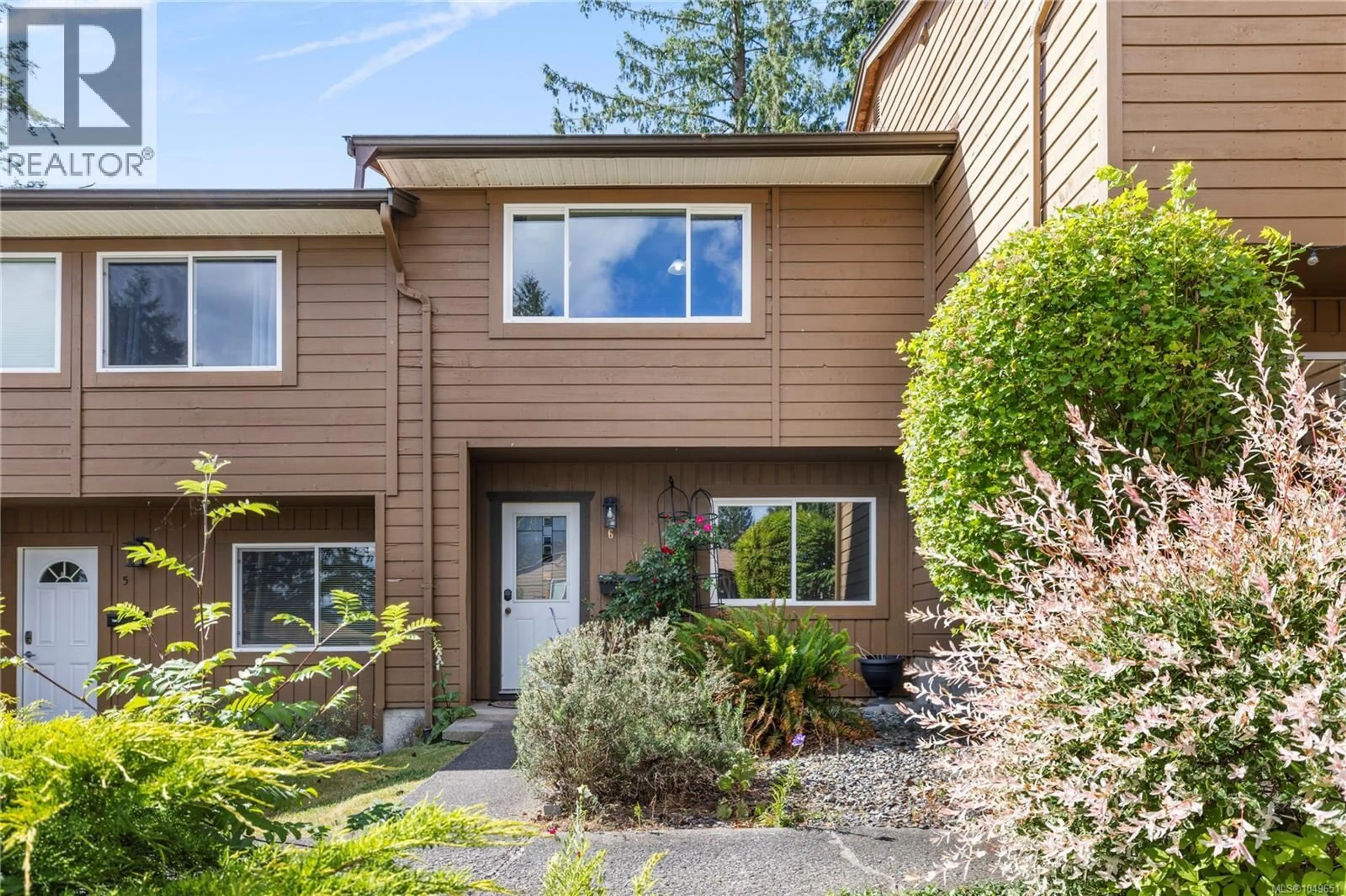 Home with vinyl exterior material, street for 6 - 855 HOWARD AVENUE, Nanaimo British Columbia V9R5V4