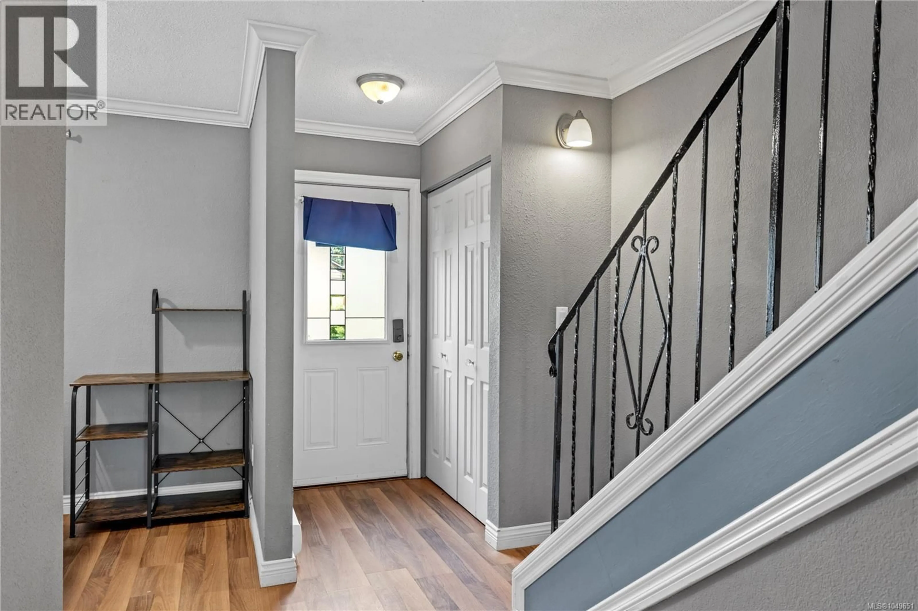 Indoor entryway for 6 - 855 HOWARD AVENUE, Nanaimo British Columbia V9R5V4