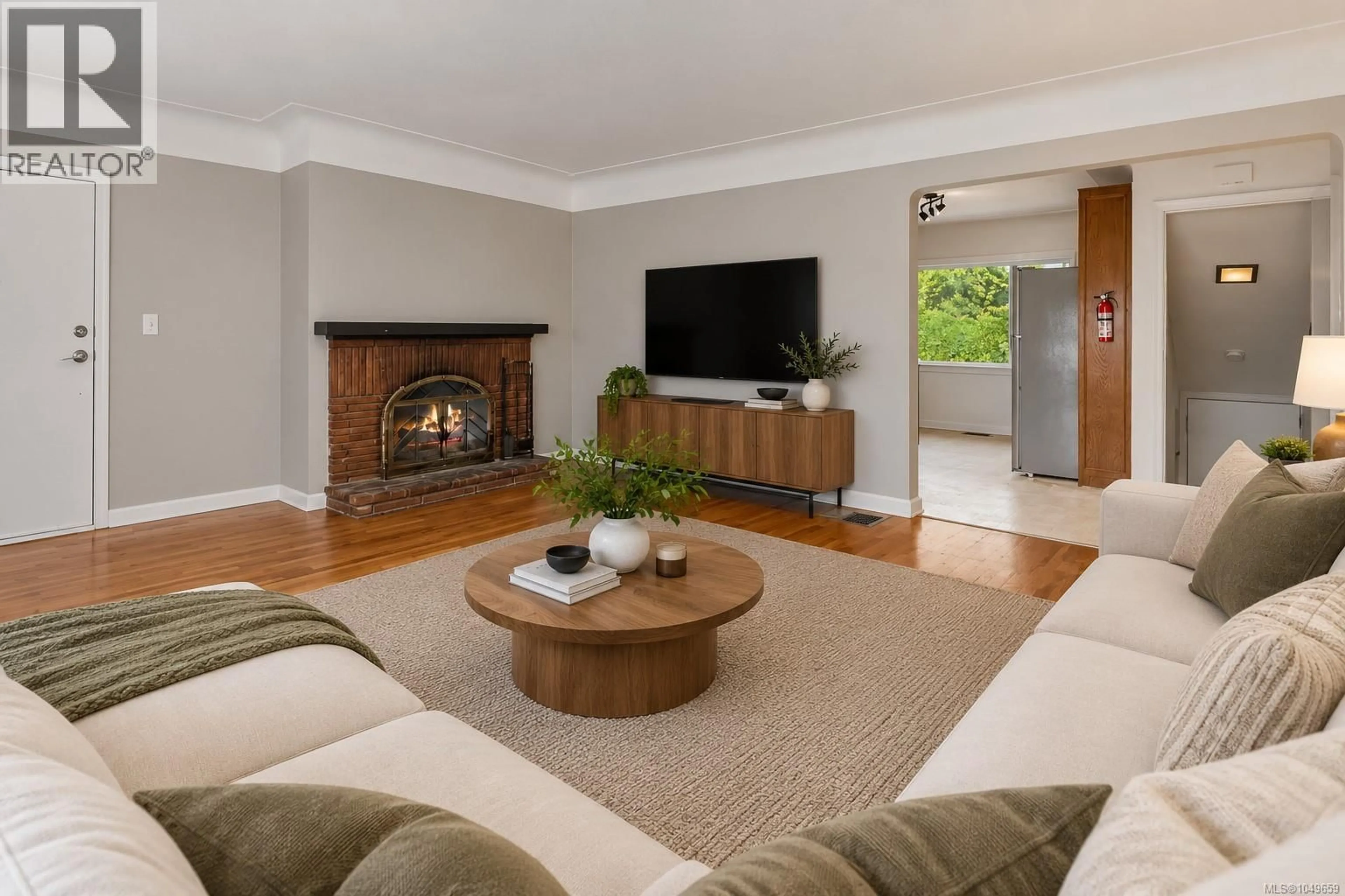 Living room with furniture, unknown for 244 REGINA AVENUE, Saanich British Columbia V8Z1J5